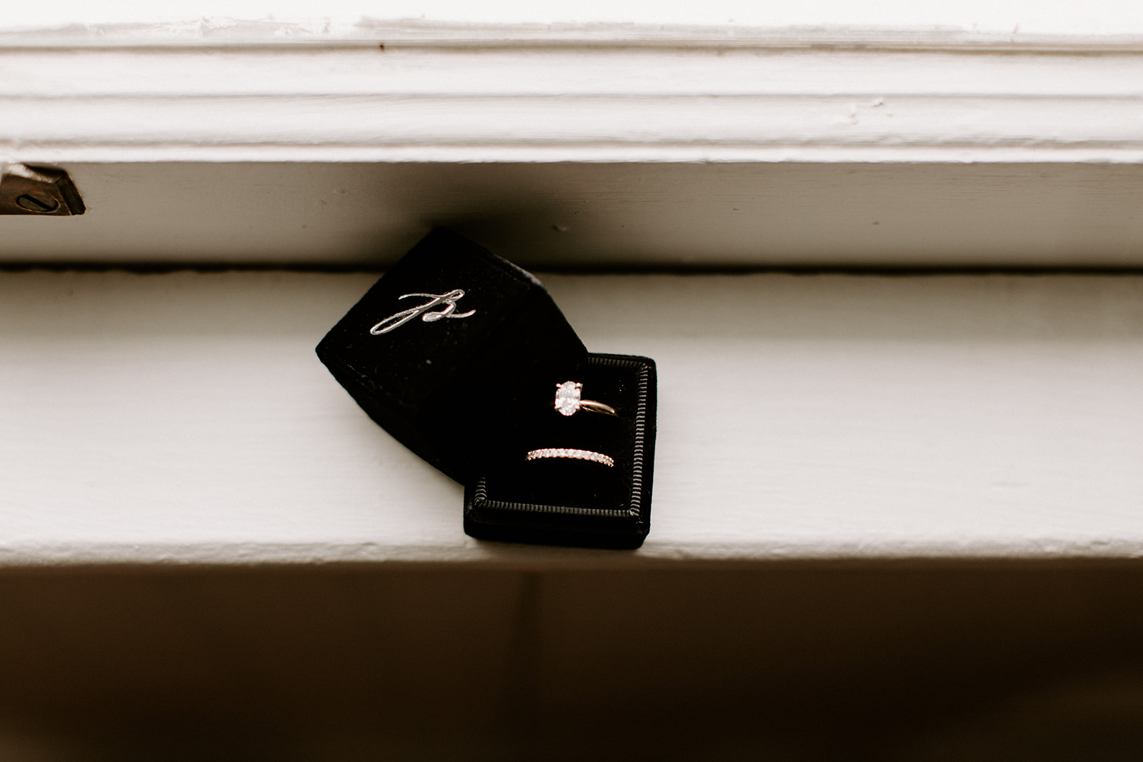 ButlerBarnPortlandOregonWeddingSarahandStephenDawnCharlesPhotographer-24.jpg