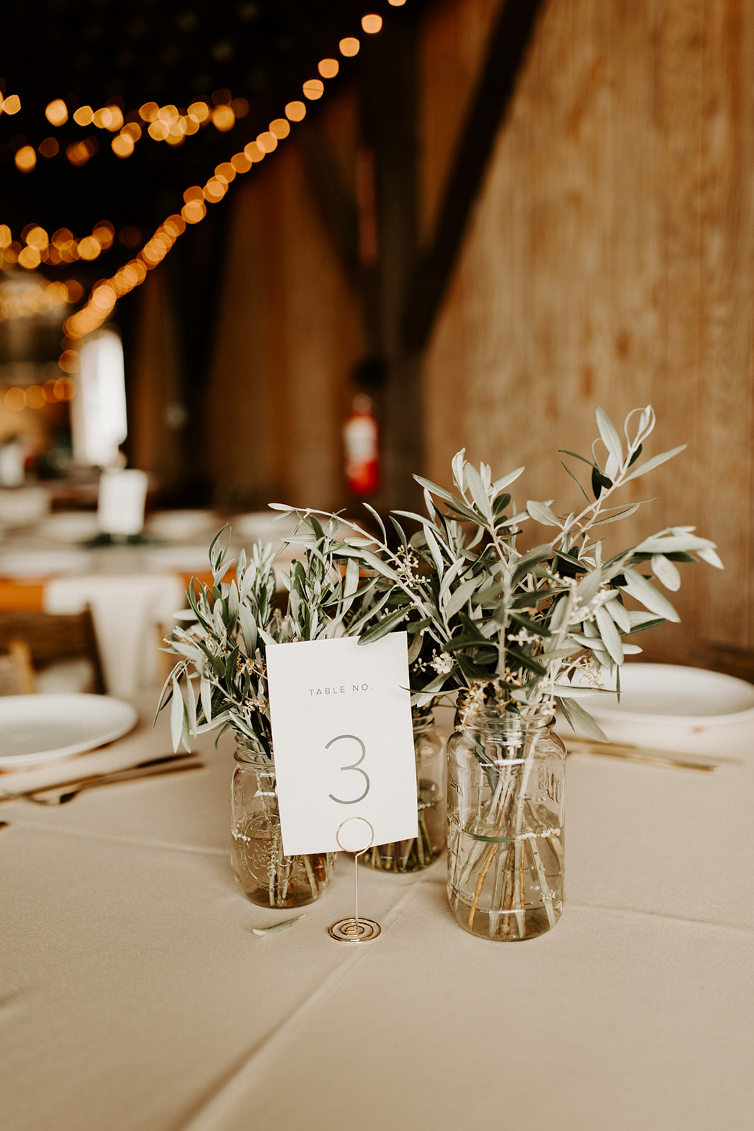 ButlerBarnPortlandOregonWeddingSarahandStephenDawnCharlesPhotographer-535.jpg