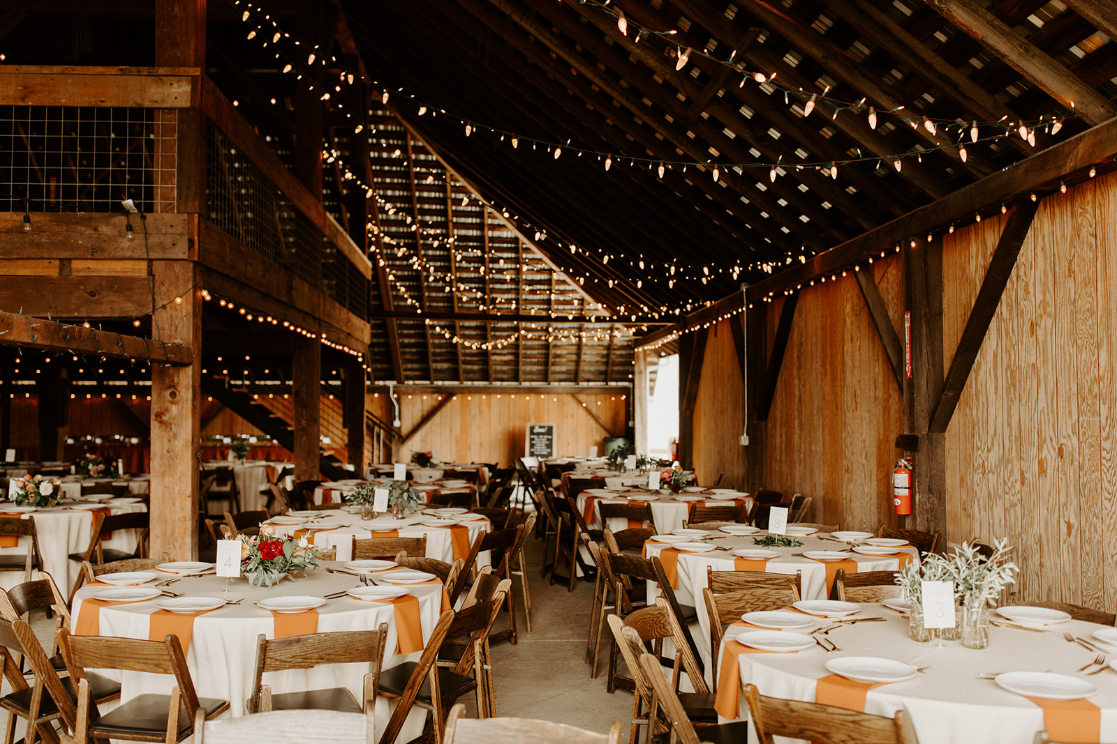 ButlerBarnPortlandOregonWeddingSarahandStephenDawnCharlesPhotographer-532.jpg