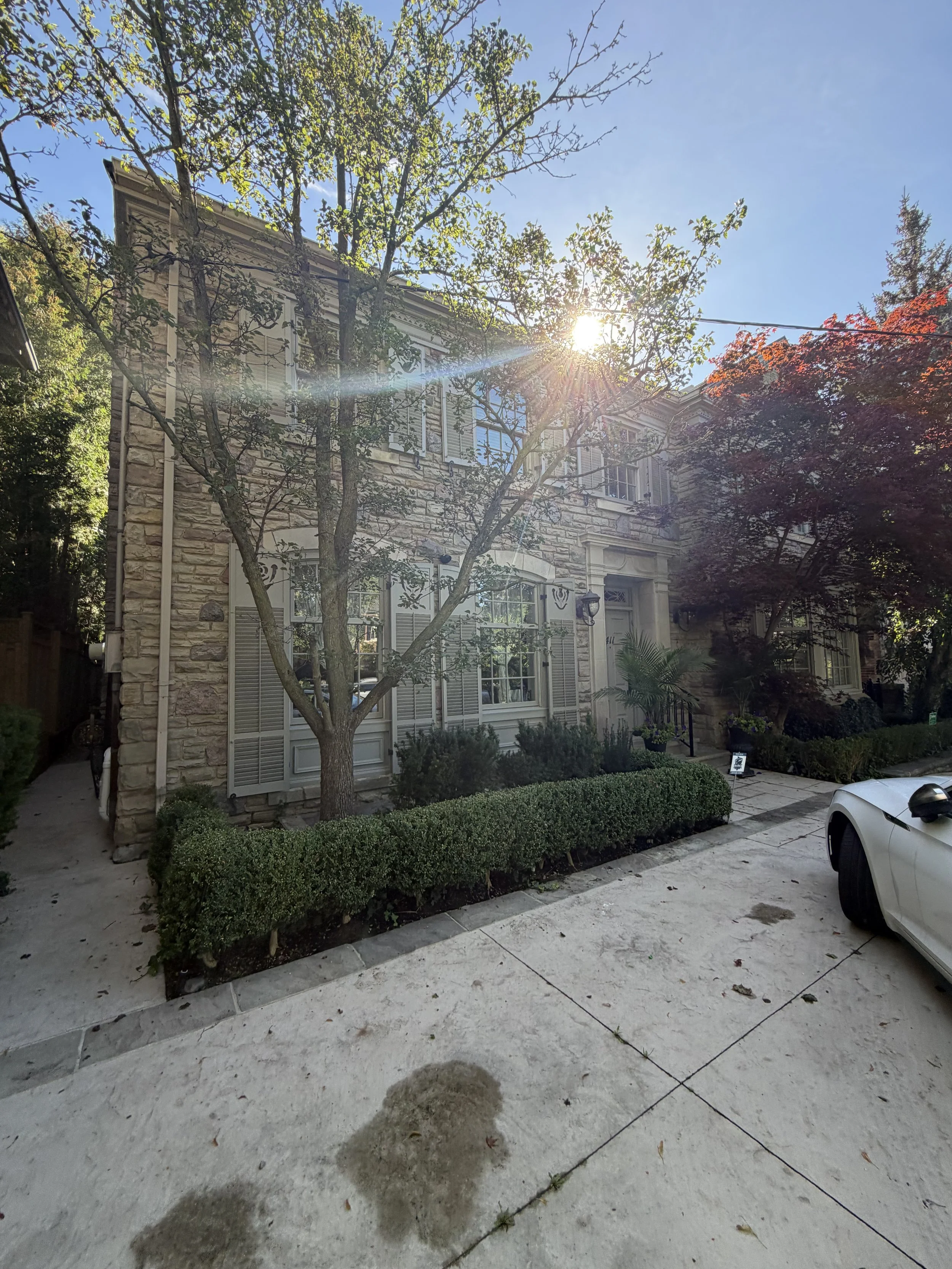 Online Luxury Sale of a Forest Hill Home