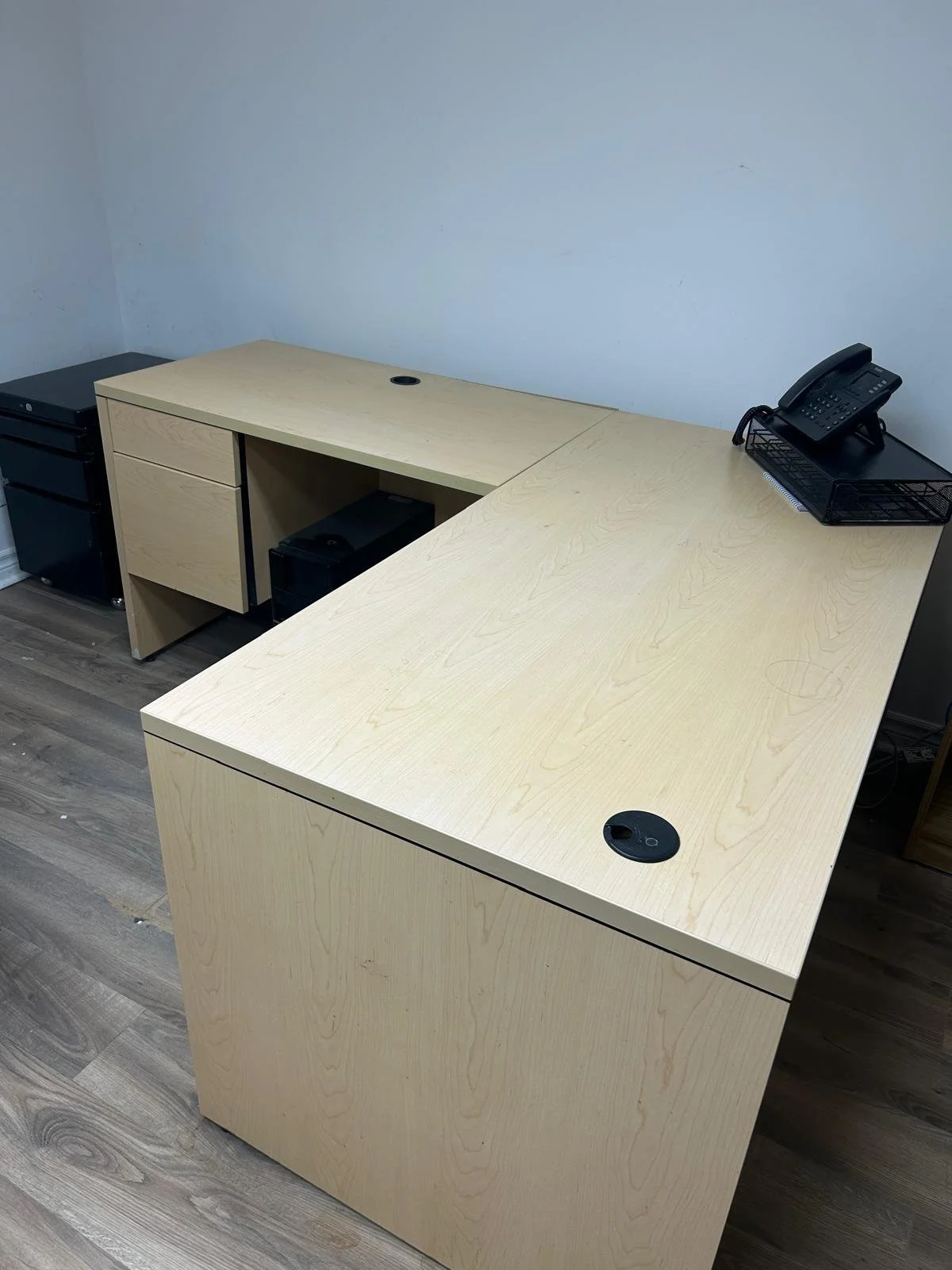 Measures: 5ft L x 30” W x 30” H