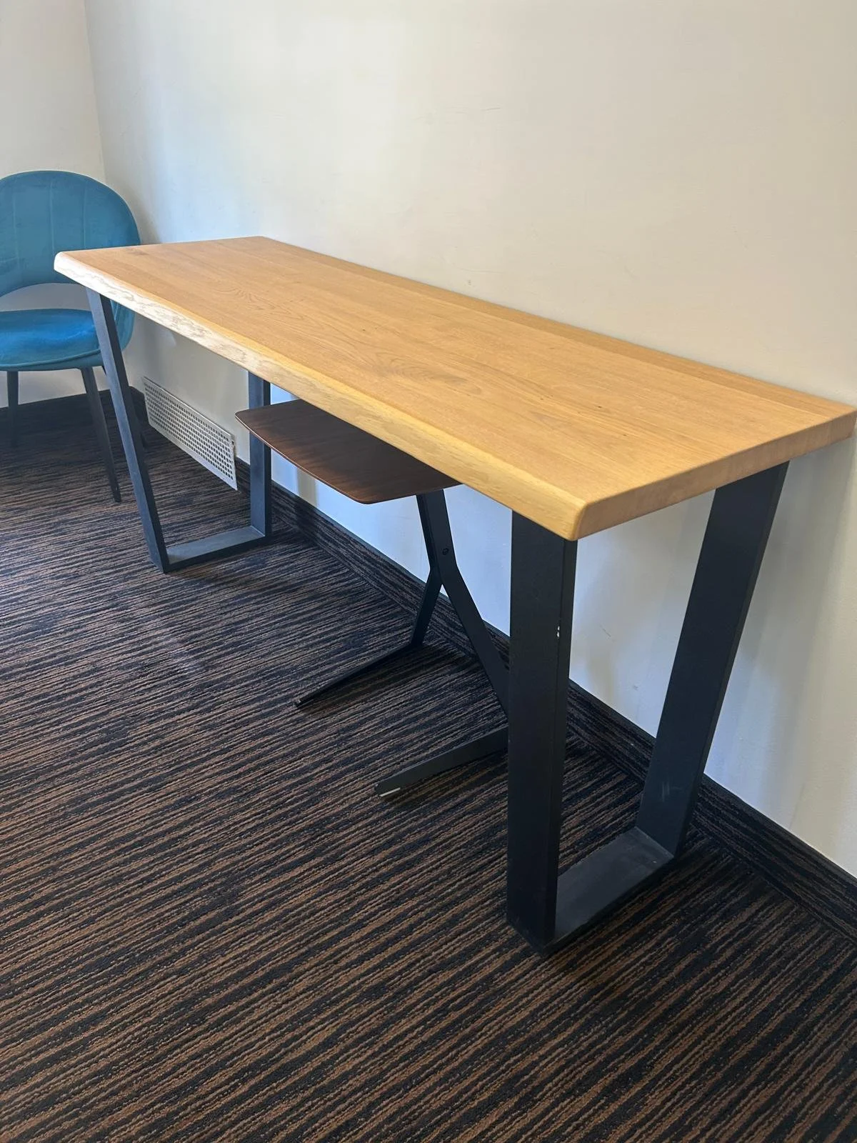 Measures: 60” L x 19” W x 30” H