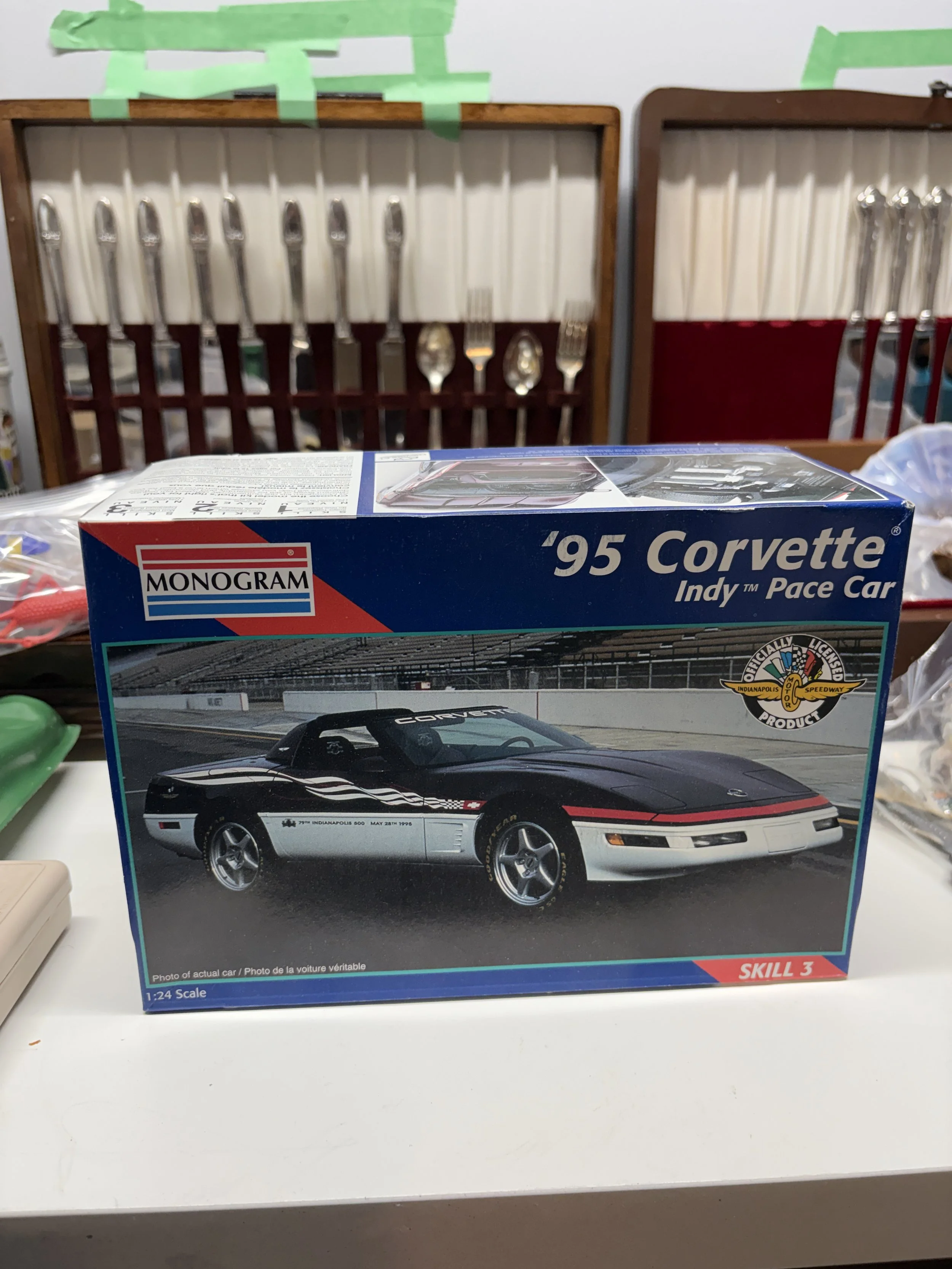 Monogram 1995 Corvette Indy Pace Car Model Kit