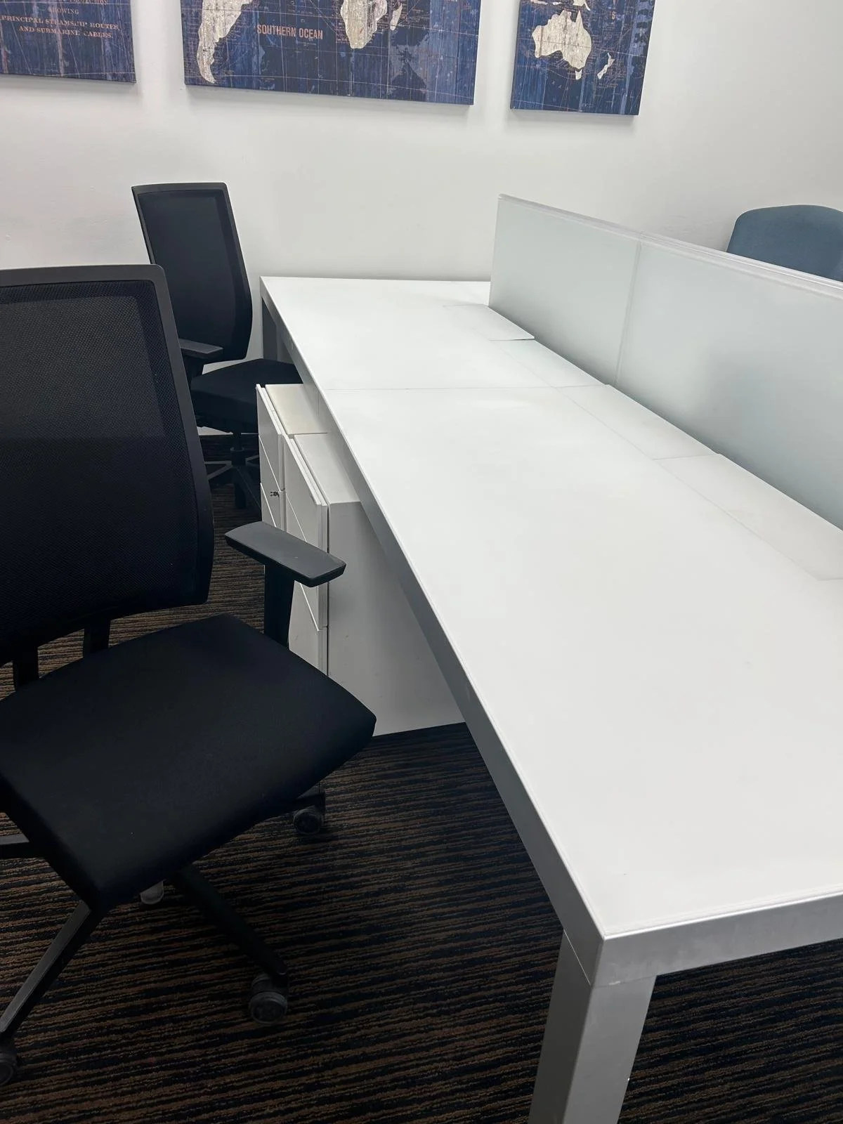 Measures: 59” W x 118” L x 29” H