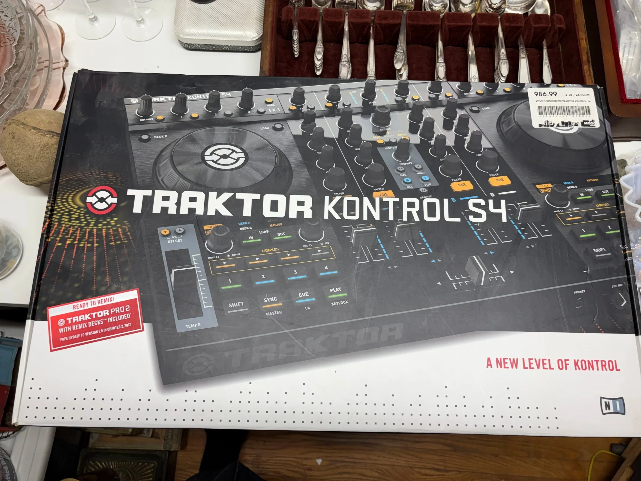 Traktor Kontrol S4 DJ Controller