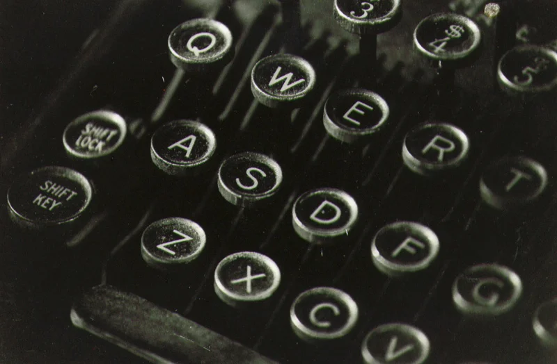 old-typewriter-keys-1.jpg