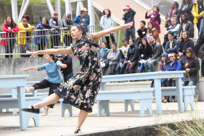 The audience followed the dancers for an hour and participated in this immersive dance performance. (Reporter Li Wei Photography)