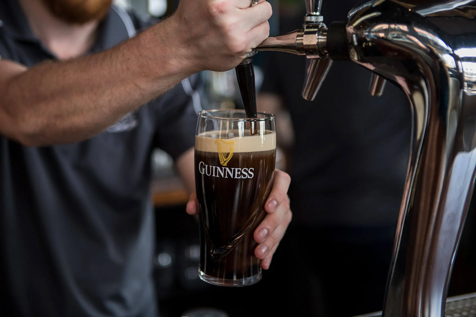 kirwans-54-pouring-pint.jpg
