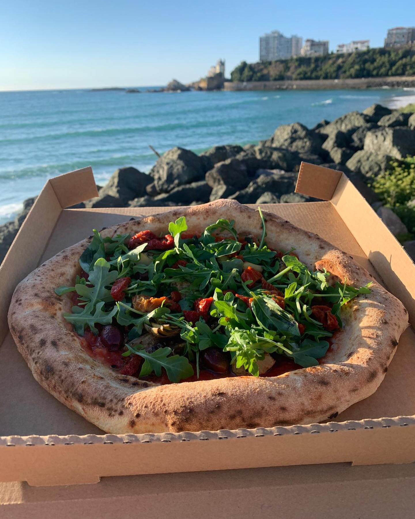 Cette semaine c&rsquo;est Vegan 🌞 🤤🔥🍕

&bull; Tomates pel&eacute;es 100% italiano 🍅
&bull; Artichauts &agrave; l&rsquo;italienne 🇮🇹
&bull; Tomates s&eacute;ch&eacute;es &hearts;️
&bull; Aubergines 🍆 🙃
&bull; Olives Taggiasche 🫒 
&bull; Huil
