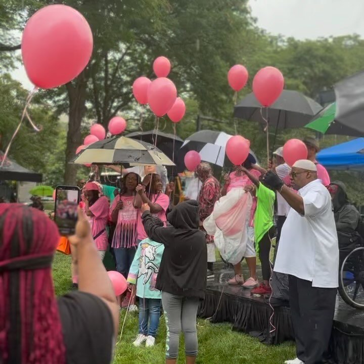 🌷Take a look back at last year&rsquo;s fun and now get ready for more! Celebrate mom this year at the 4th Annual Mother&rsquo;s Day Block Party hosted by State Senator LAKESIA COLLINS @senlakesiacollins @ucanchicago &amp; @itavschools ! 

💐🎵Join u