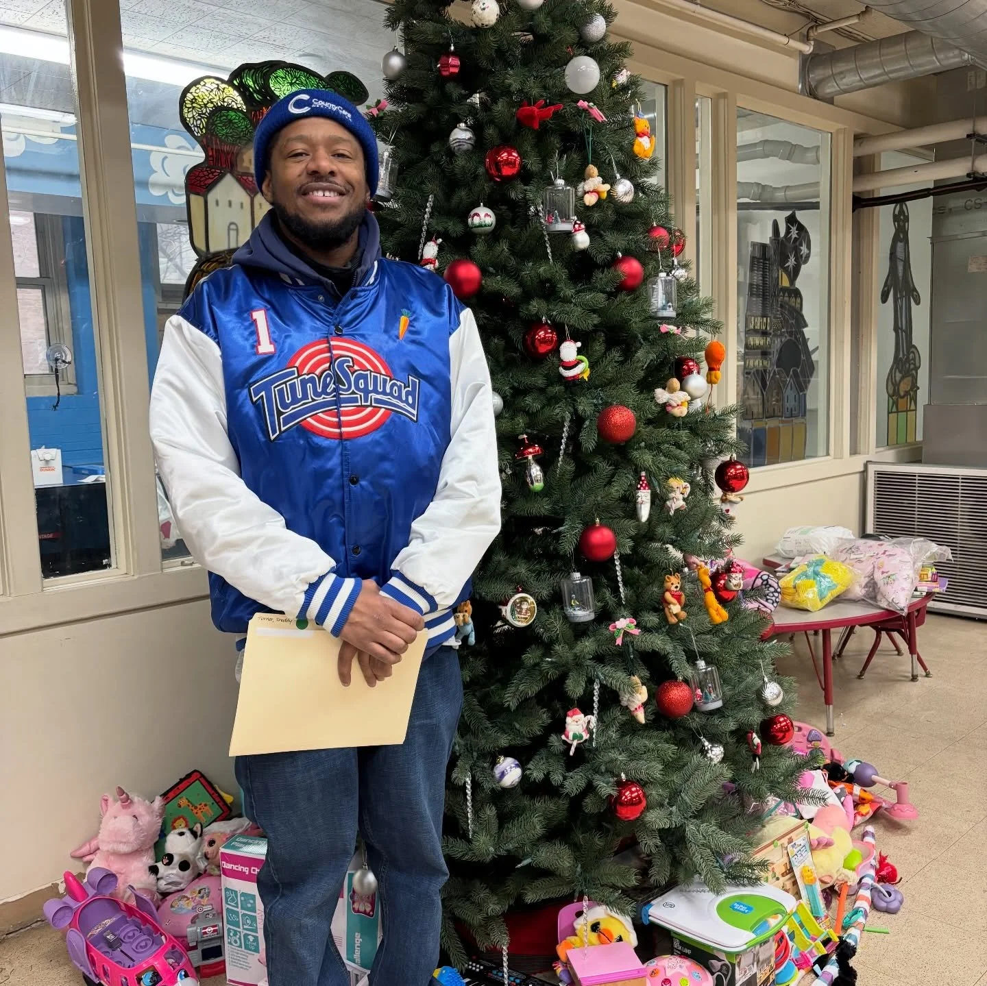 What a weekend. Records cleared. Warm clothes shared. Toys in little hands. Smiles everywhere. Community taking care of community and creating space for fresh starts. 

None of this happens without the volunteers @only1maribody @desttiinnyy97 and par