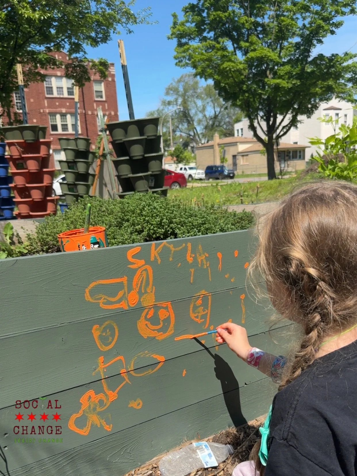 Little artists. Little gardeners. Future changemakers 🌻

Today was Art in the Farm at the Social Change Community Farm 🎨🌱 In partnership with The Partnership for Safe and Peaceful Communities @safepeacefulchi 

Kids spent the morning painting rais