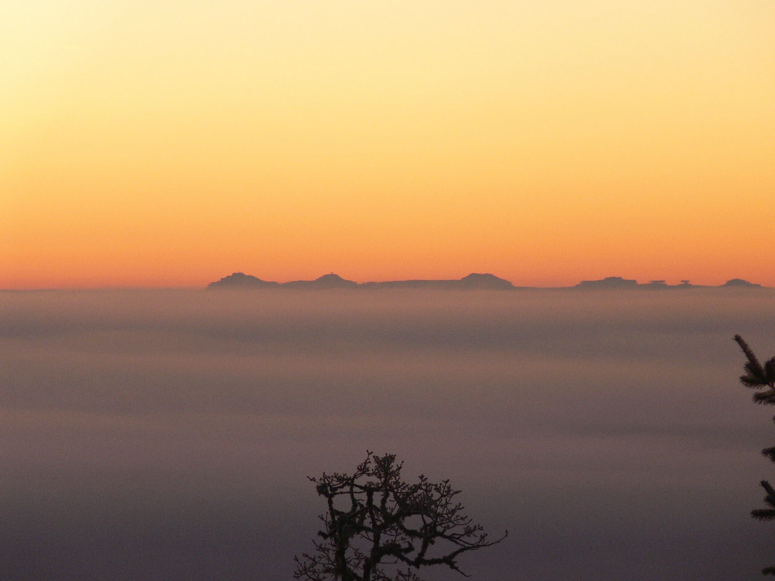 3 Sisters Above Fog.jpg