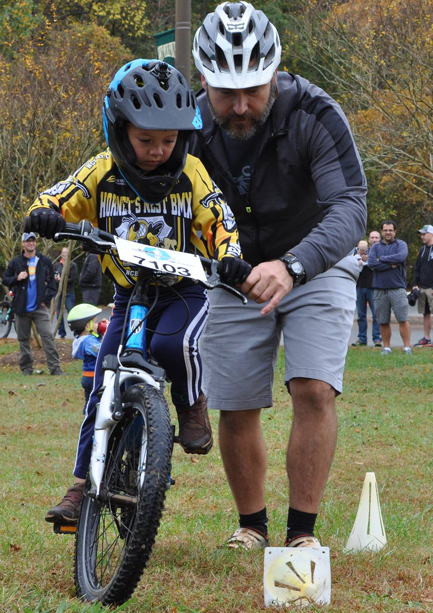 Jamie Conger coaches a young cyclist through the "rock dodge" drill. A Free Skills Clinic, taught by a certified MTB coach precedes every CYCL race. 