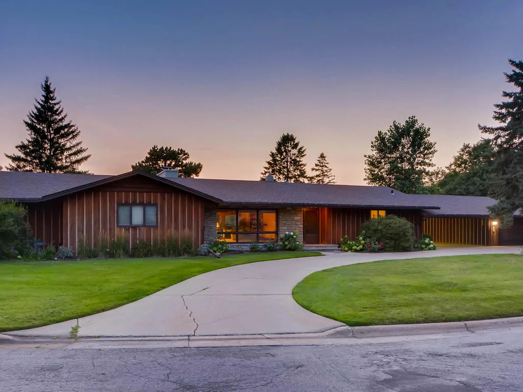 41 Orme Ct Saint Paul MN 55116-001-7-Exterior Front-MLS_Size.jpg