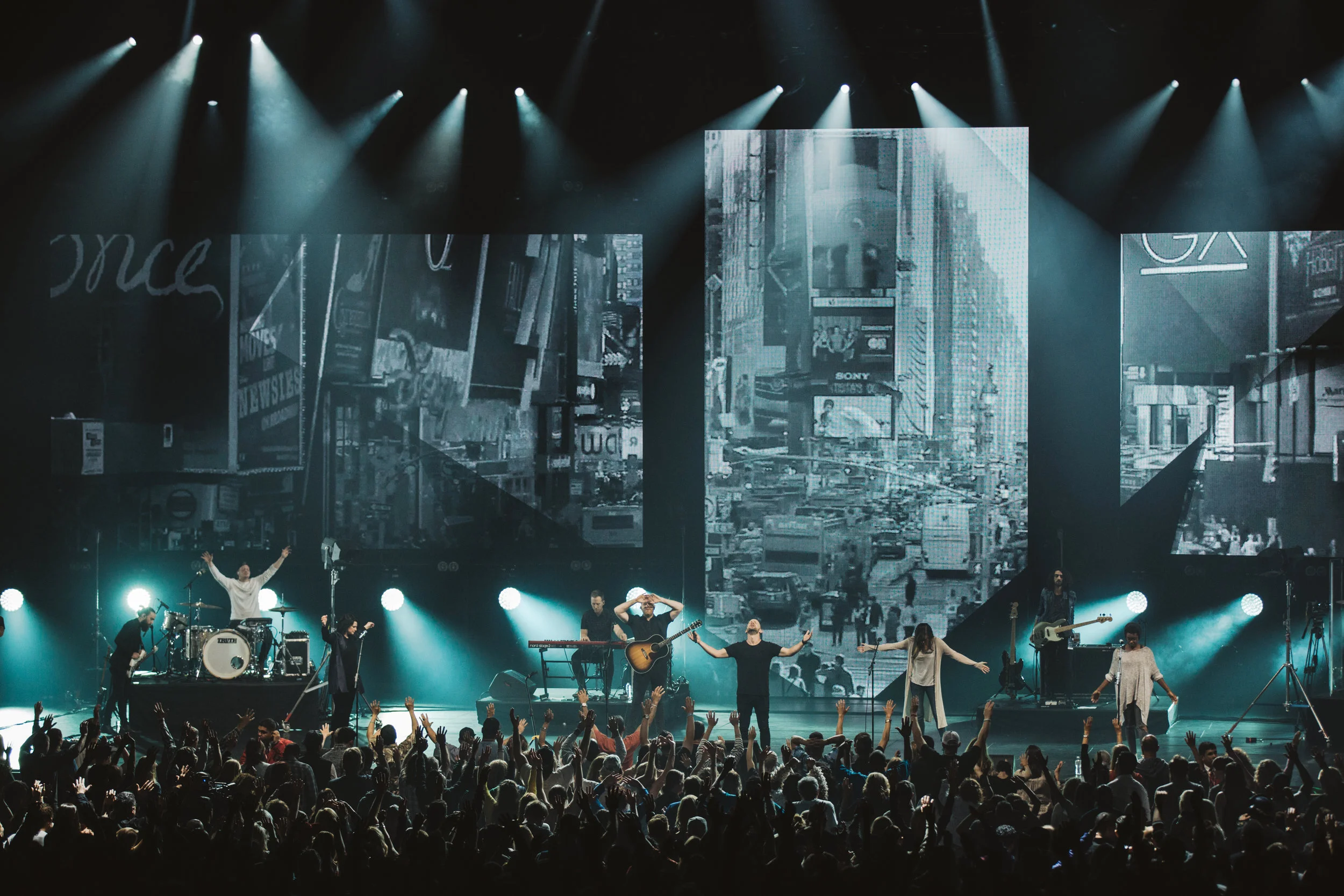 hc-daytwo-worship-9.jpg