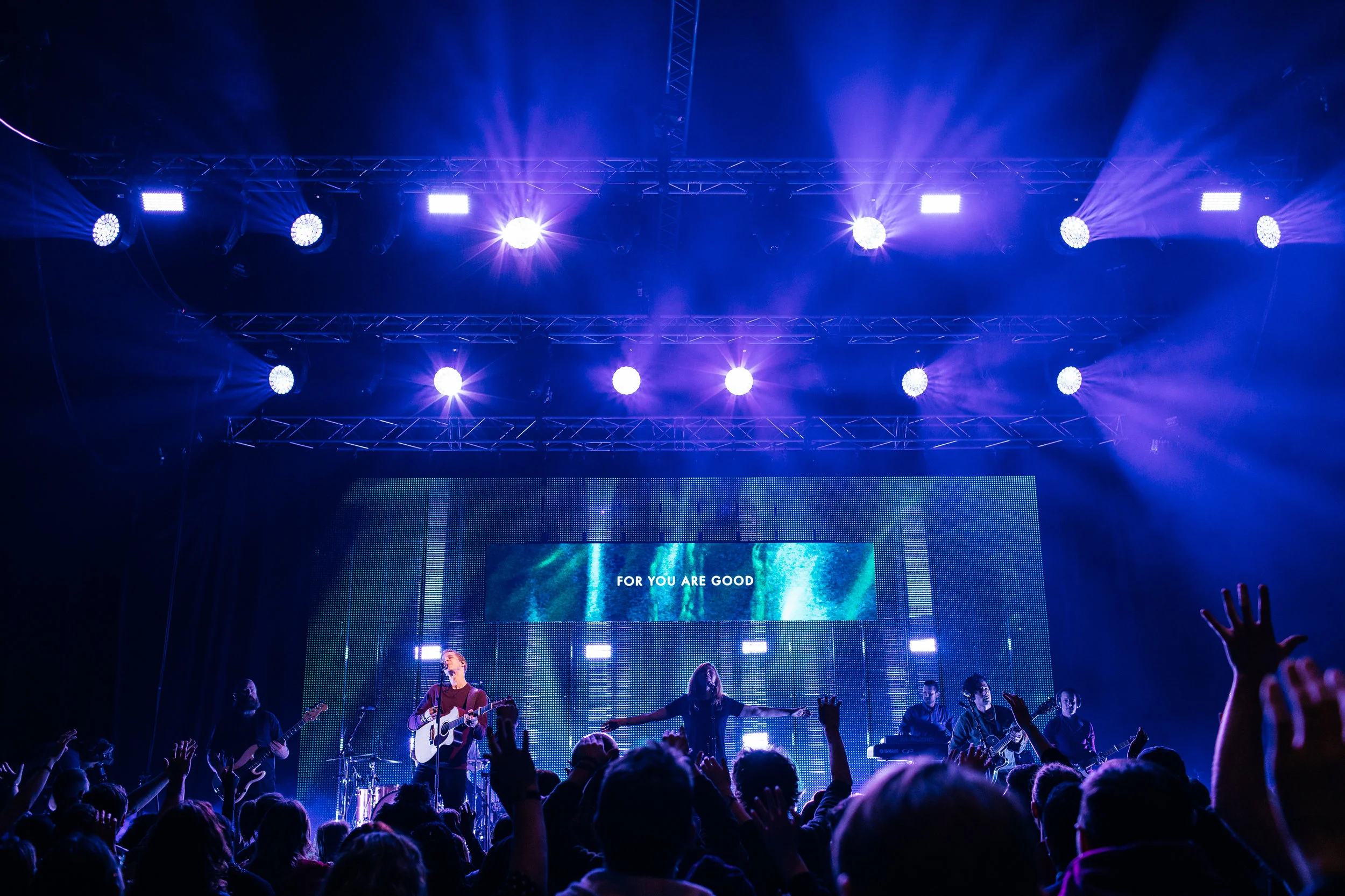 em-day2-session4-worship-18.jpg