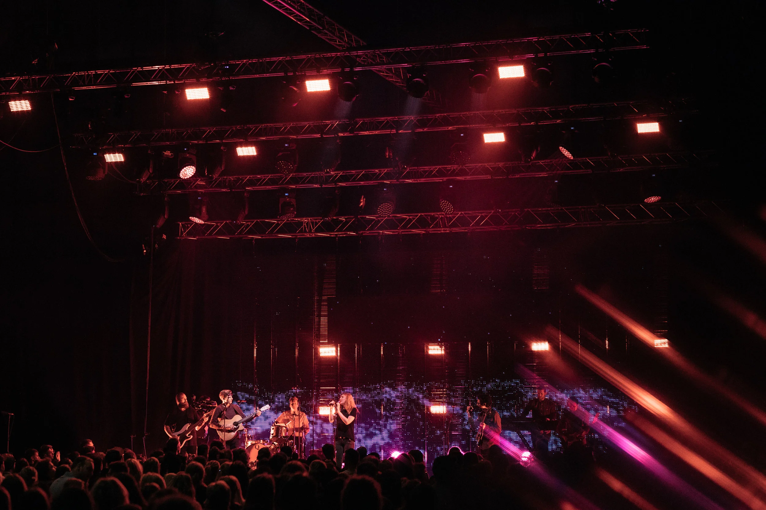 em-day2-session4-worship-26.jpg