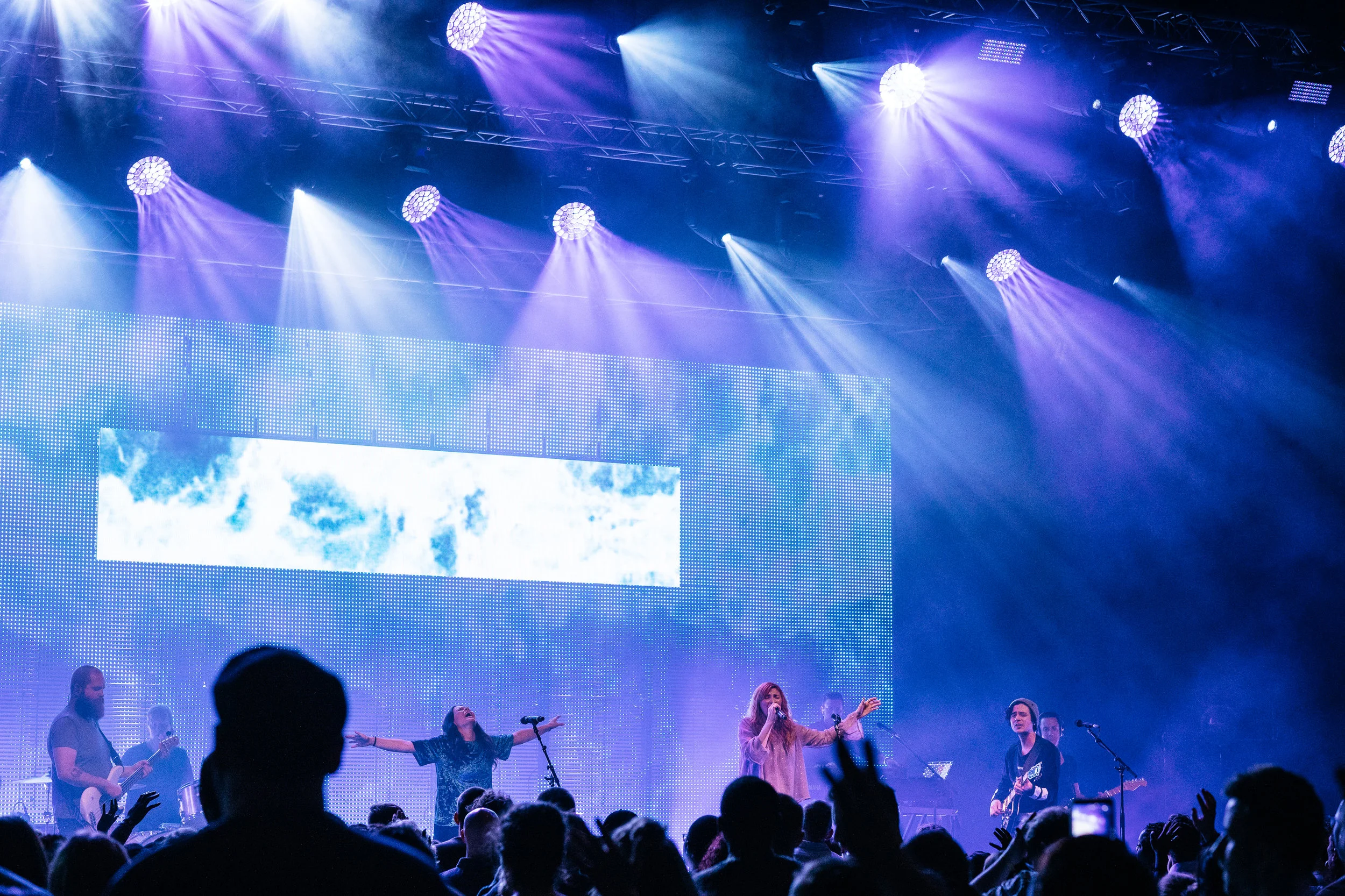 em-day2-session7-worship-31.jpg