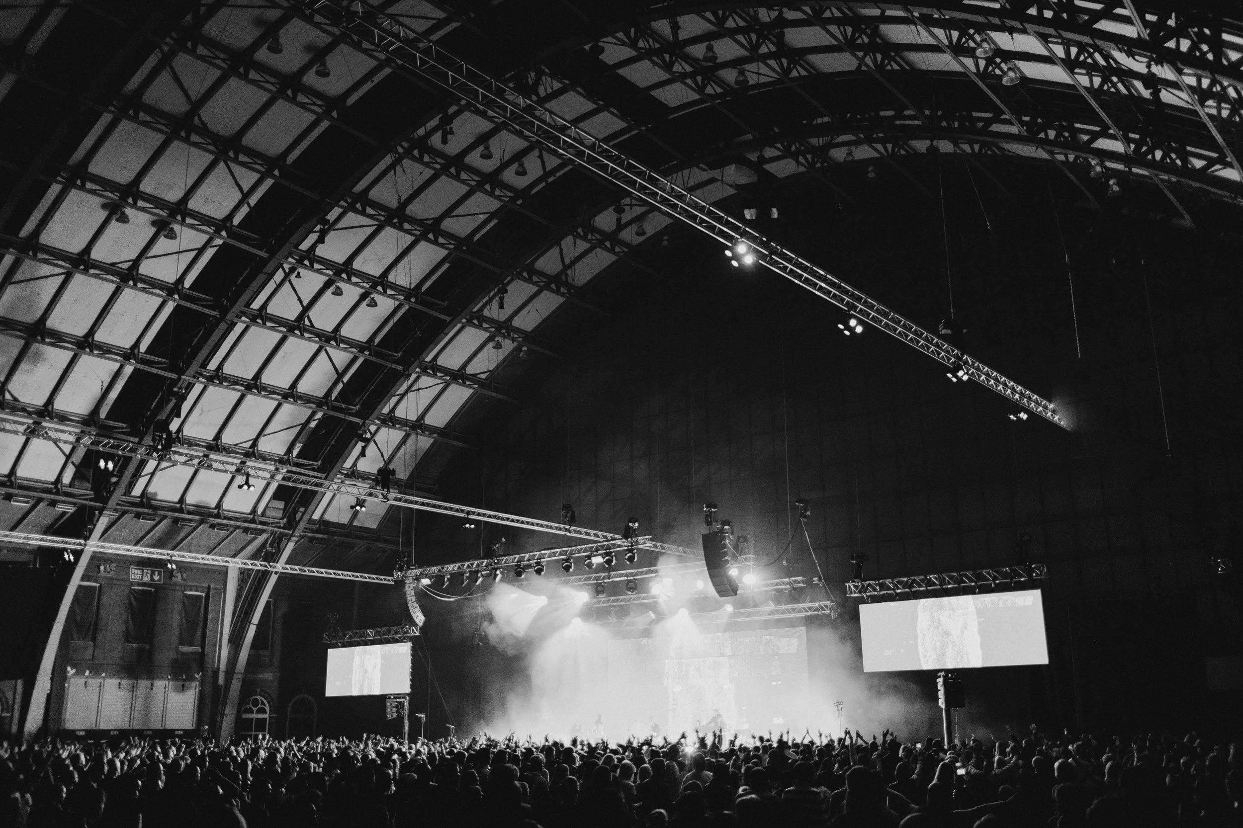 em-day2-session7-worship-43.jpg