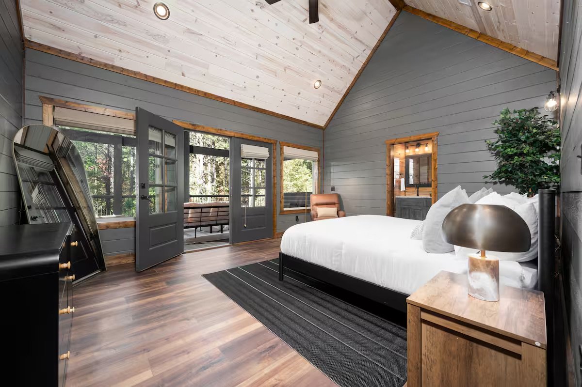 King-Sized Bed - Deposit