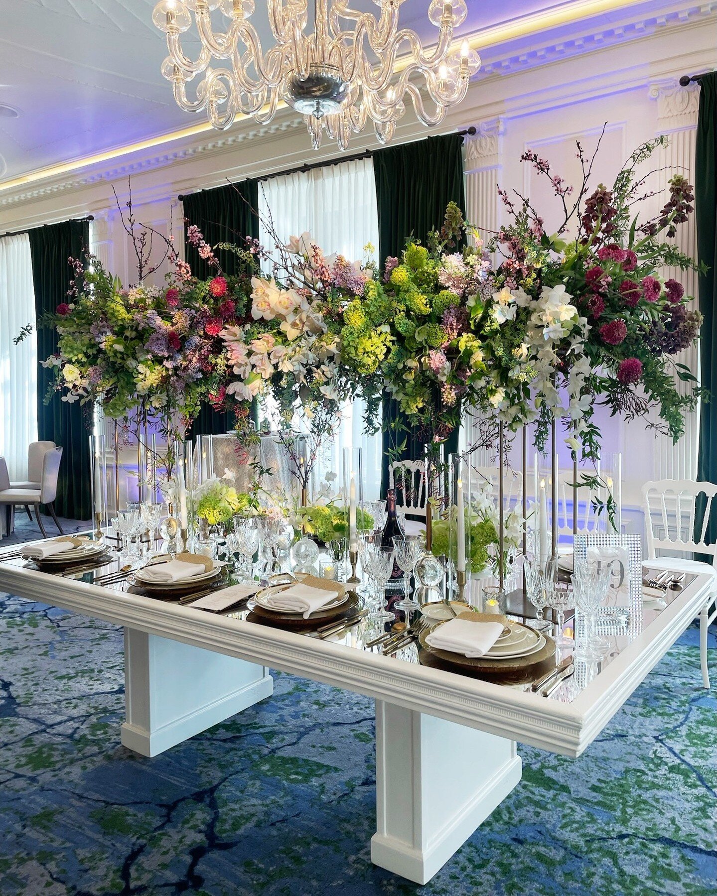 We had the pleasure of collaborating with @ajwevents for her special feature on @chronicle5 that aired on Monday! A luxe spring table packed with gorgeous blooms and detailed textures filmed in @thenewburyboston Garden Room.⁠
⁠
⁠
#orlykhonfloral #okf