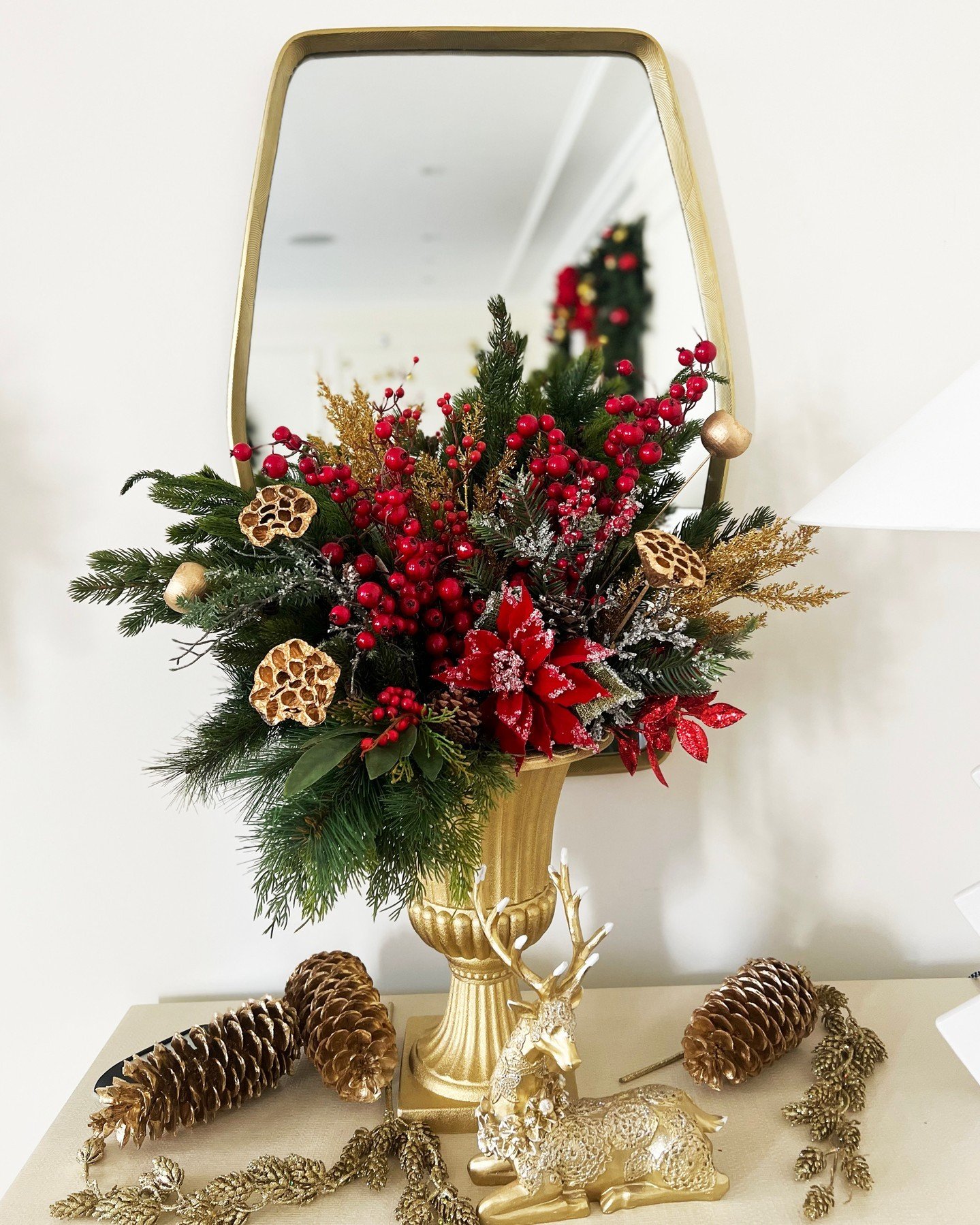 ⁠Our client asked for a classic holiday feel to cozy up her home in the city......how did we do??? 🎄✨️⁠
⁠
#orlykhonfloral #okfdesigns #bostonholiday #holidaydecor #christmasdecor #holidaydecorations #holidaybaubles #christmasinstallation #holiday202