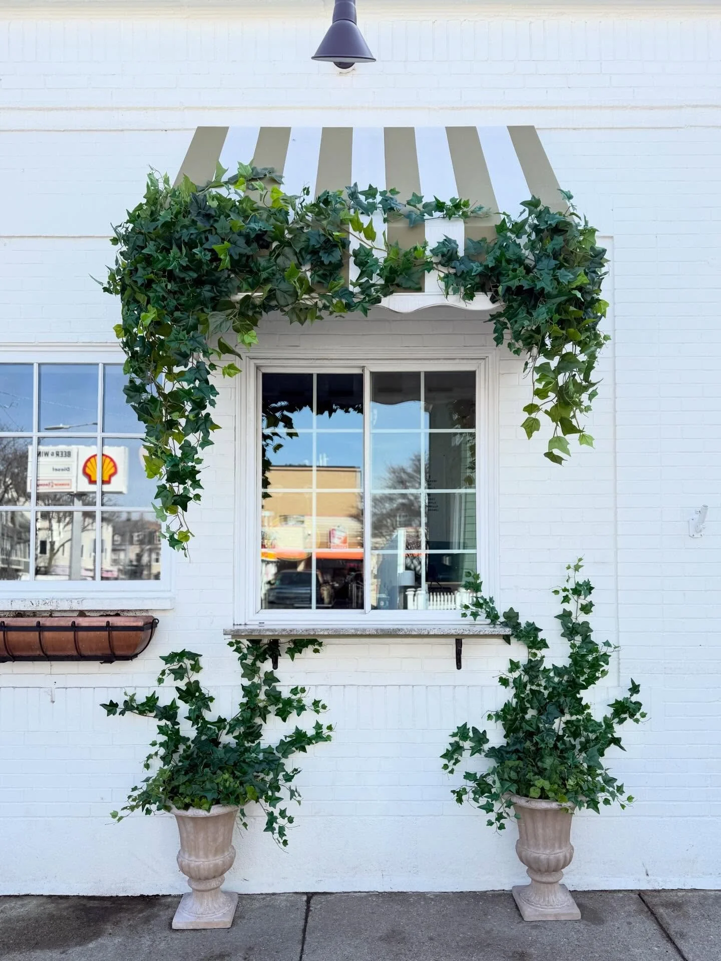 Southie&rsquo;s favorite coffee window has been refreshed 💚

This winter hit it hard, but it&rsquo;s back and better than ever! Go enjoy @petulasboston new Spring menu, surrounded by greens and sunshine ☕️

#southboston #bostoncafe #bostoncoffee #ok