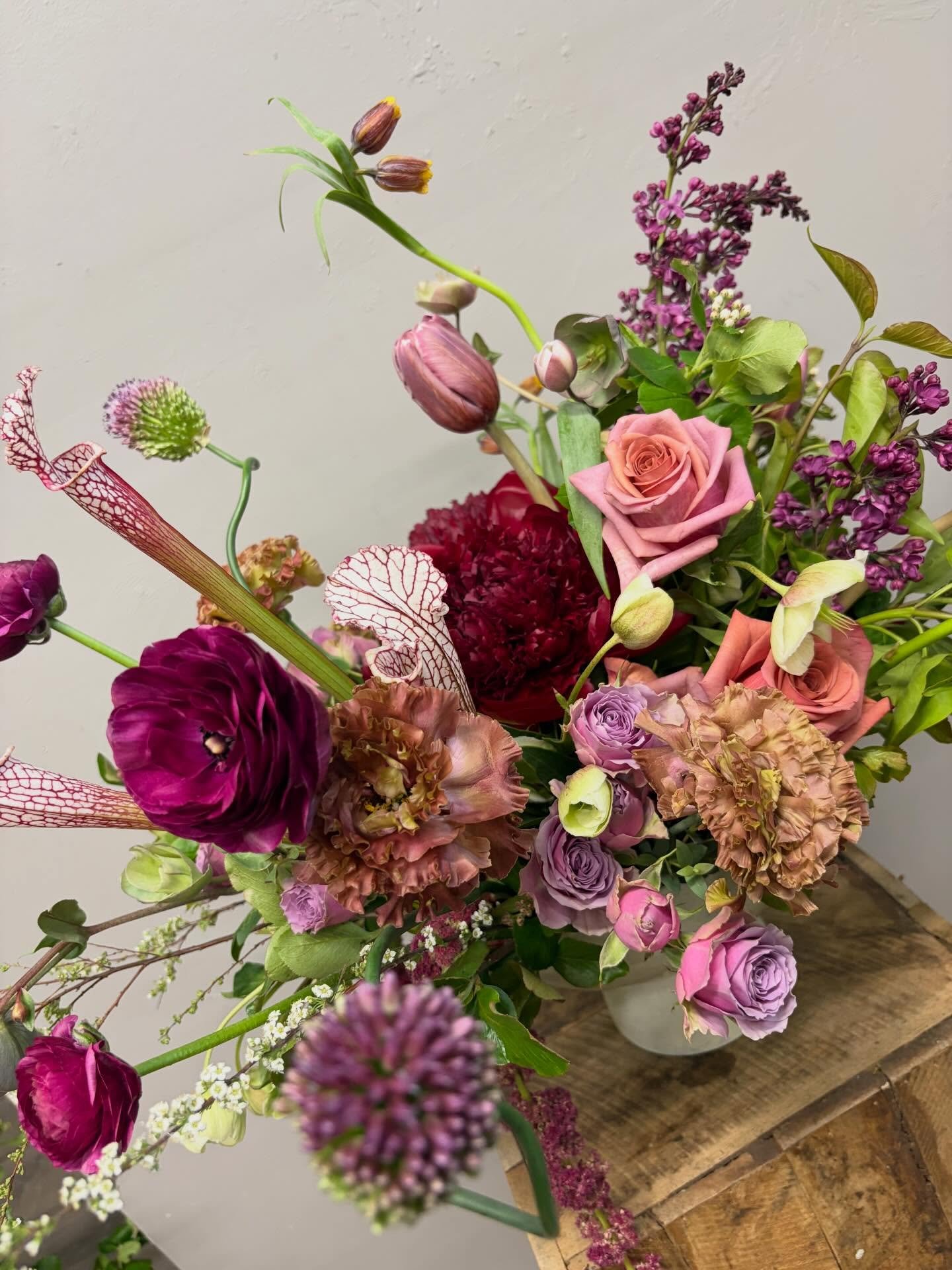 A little Pre-Mother&rsquo;s Day still life play for your Wednesday afternoon! 💐Also an ode to the (very exciting) kick off of Lilac season here in Boston!

Be sure to place your Mother&rsquo;s Day orders before Friday to ensure availability, as it w