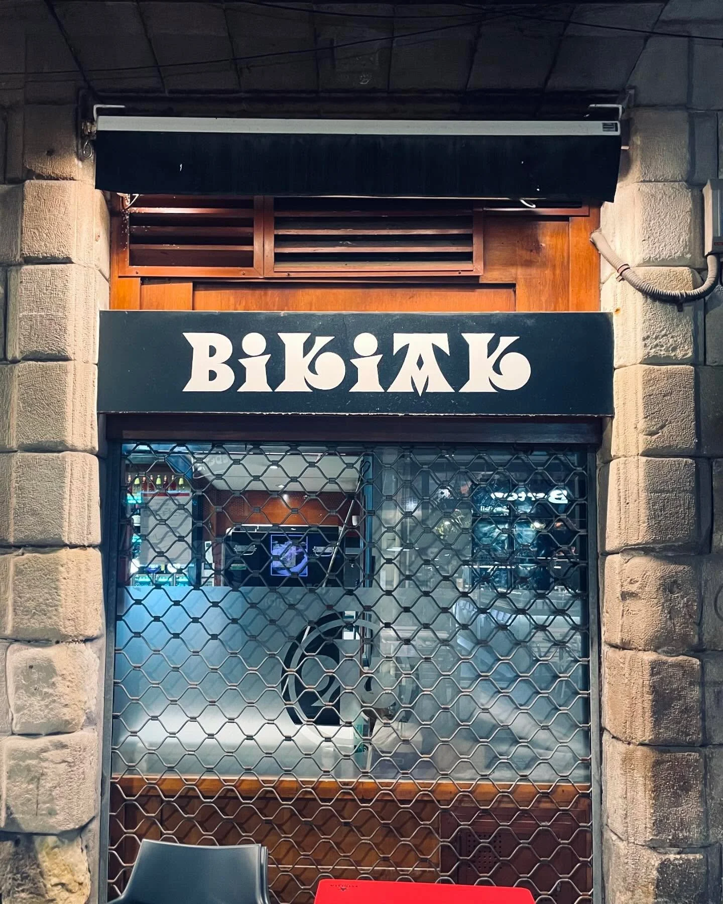 What none of the guidebooks tell you about Bilbao is that it is a typographer&rsquo;s paradise. This one&rsquo;s for @tulipandhappy . . . see my story for more.

#scriboergosum #iwritethereforeiam #artfulambitions #illtakeyouthere #writingtosee #iwri