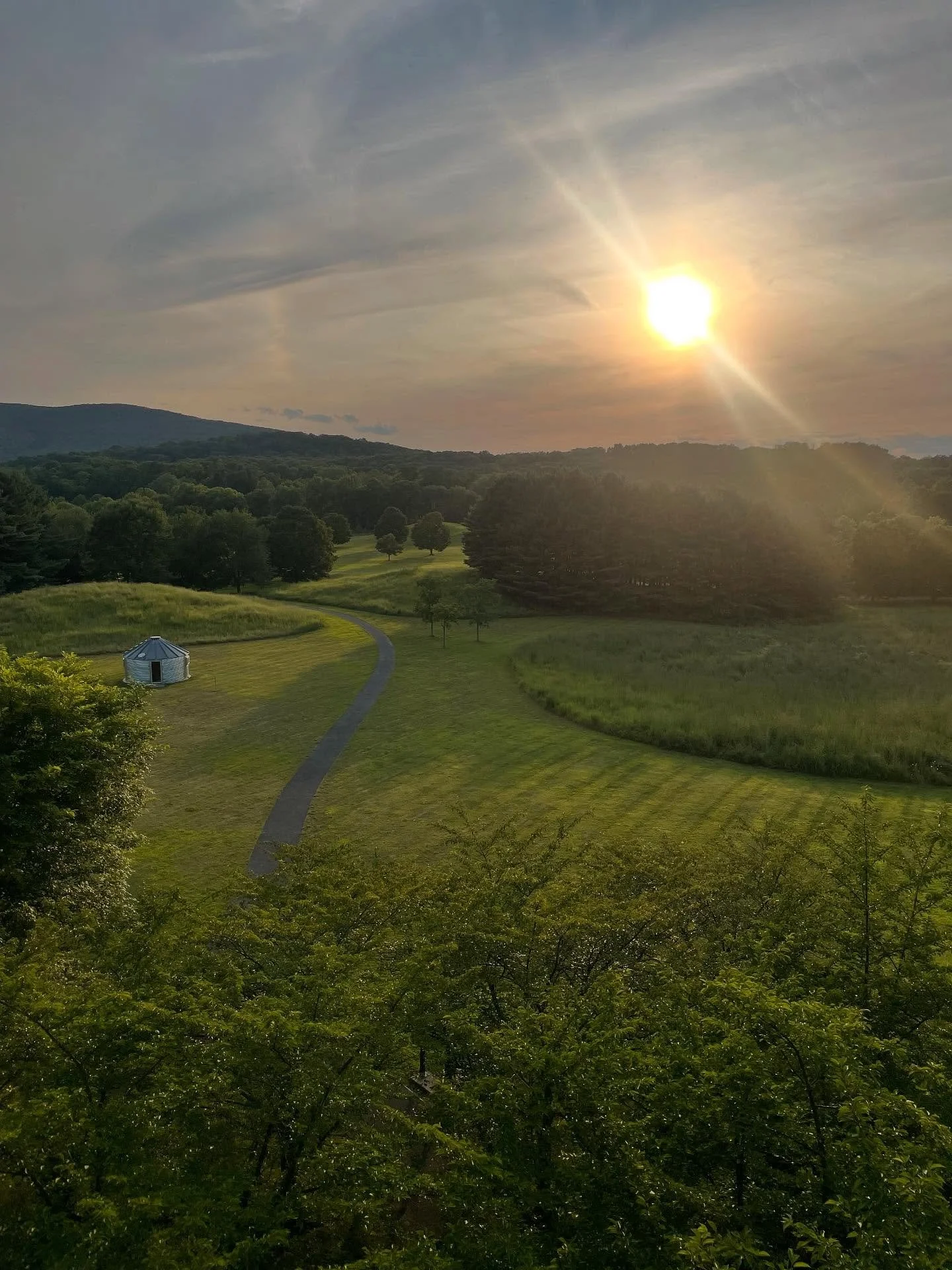 Magic Hour @stormkingartcenter 

#scriboergosum #iwritethereforeiam #artfulambitions #illtakeyouthere #writingtosee #iwritethesights #artwriter #artwriting #visualwriter #visualwriting #writersofinstagram #attinghamalumni