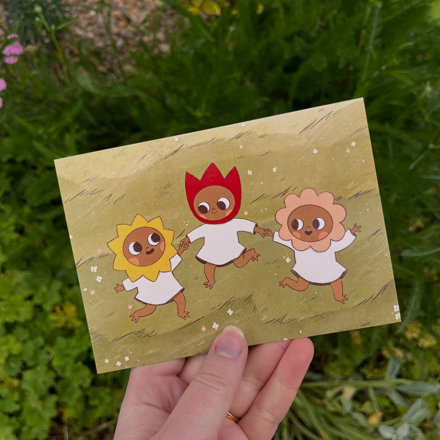 Another postcard design! Are there any types of prints you&rsquo;d love to see from me? Or a design in particular??
I&rsquo;m still working on quite a few things before the shop launches so now is the perfect time to drop suggestions!! 
.
.
.

#portf