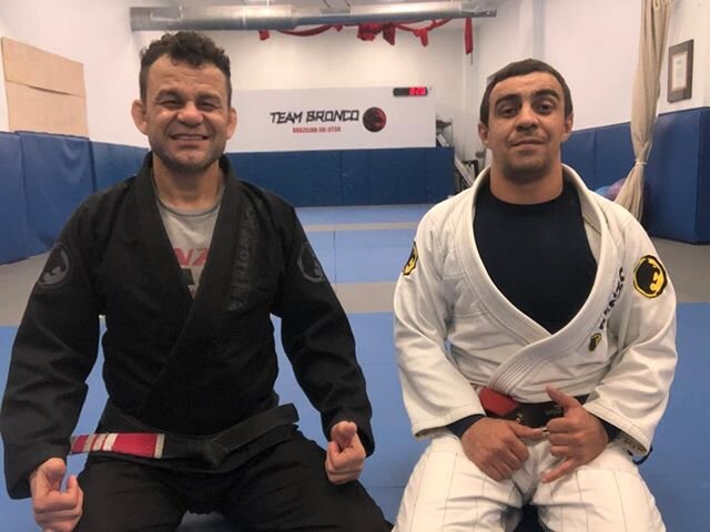 We feel like going inside the computer to fix a wrong position or show in person how to do, but while this situation goes on it's not safe! Soon we will see our mats full of laugh again. In a mean time our online classes are going on live on ZOOM Mon