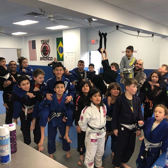 Walking on the right direction to a less restrict quarantine! Soon this picture will be live again. Ooossssss!!! #bjj #bjjlifestyle #kidsmartialarts #kidsbjj #kidsclass #littlecub #artesuave #morethanateamafamily #carlosbroncoteam #renzograciebjj #re