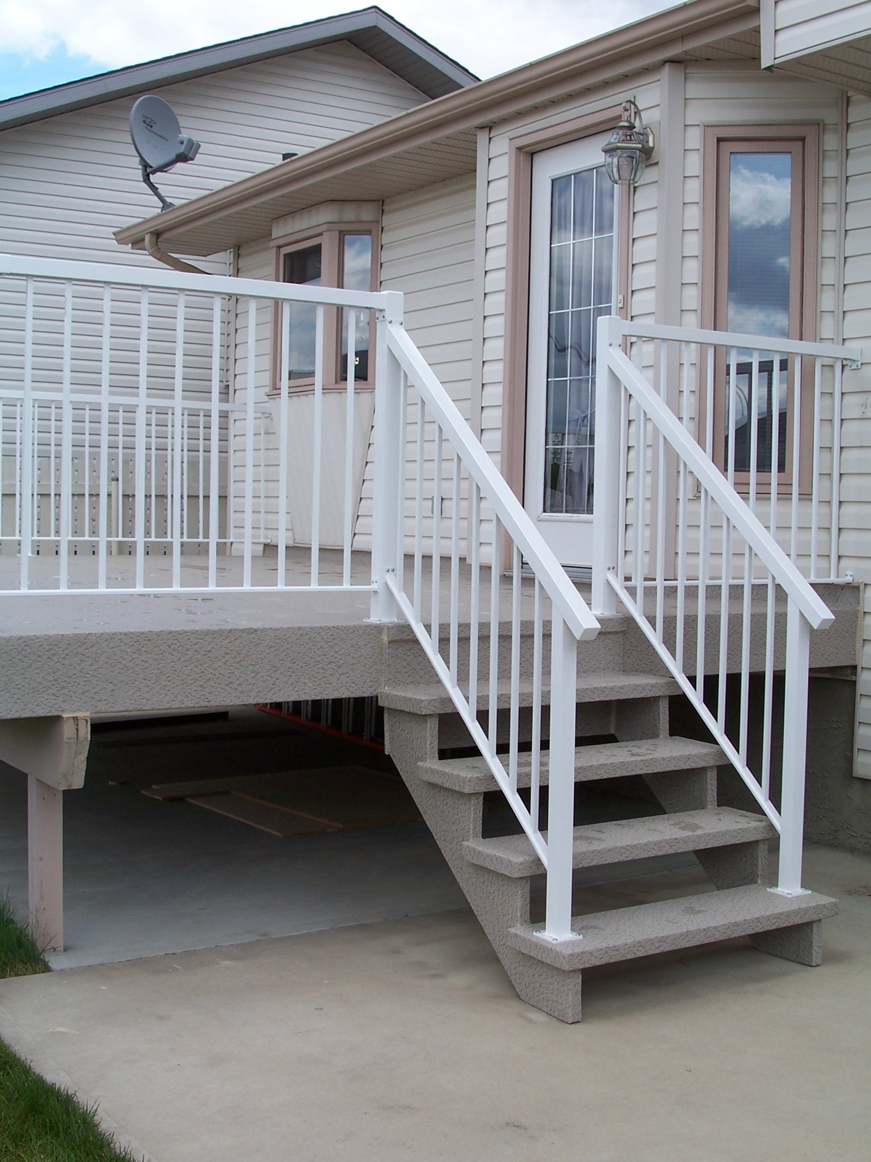 Sq Top Picket White 2.jpg