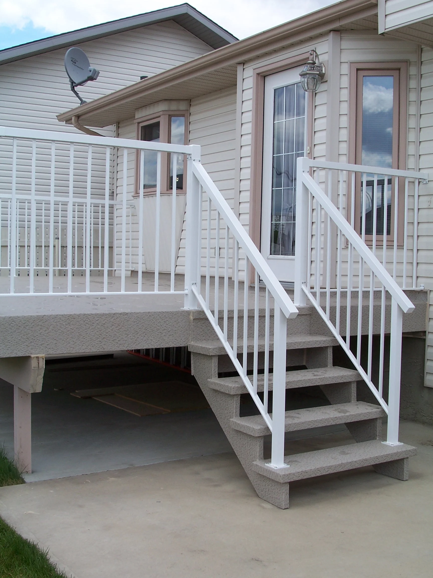 Sq Top Picket White 2.jpg