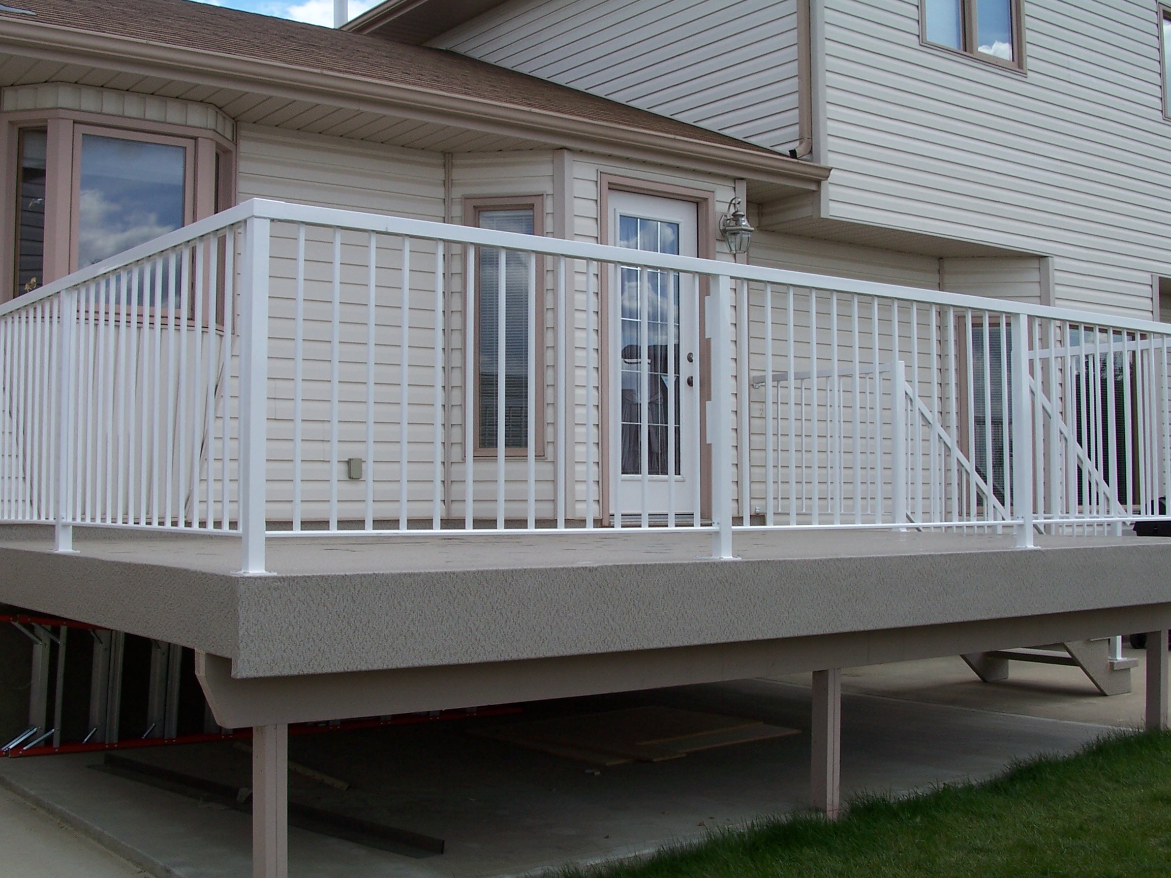 Sq Top Picket White 1.jpg