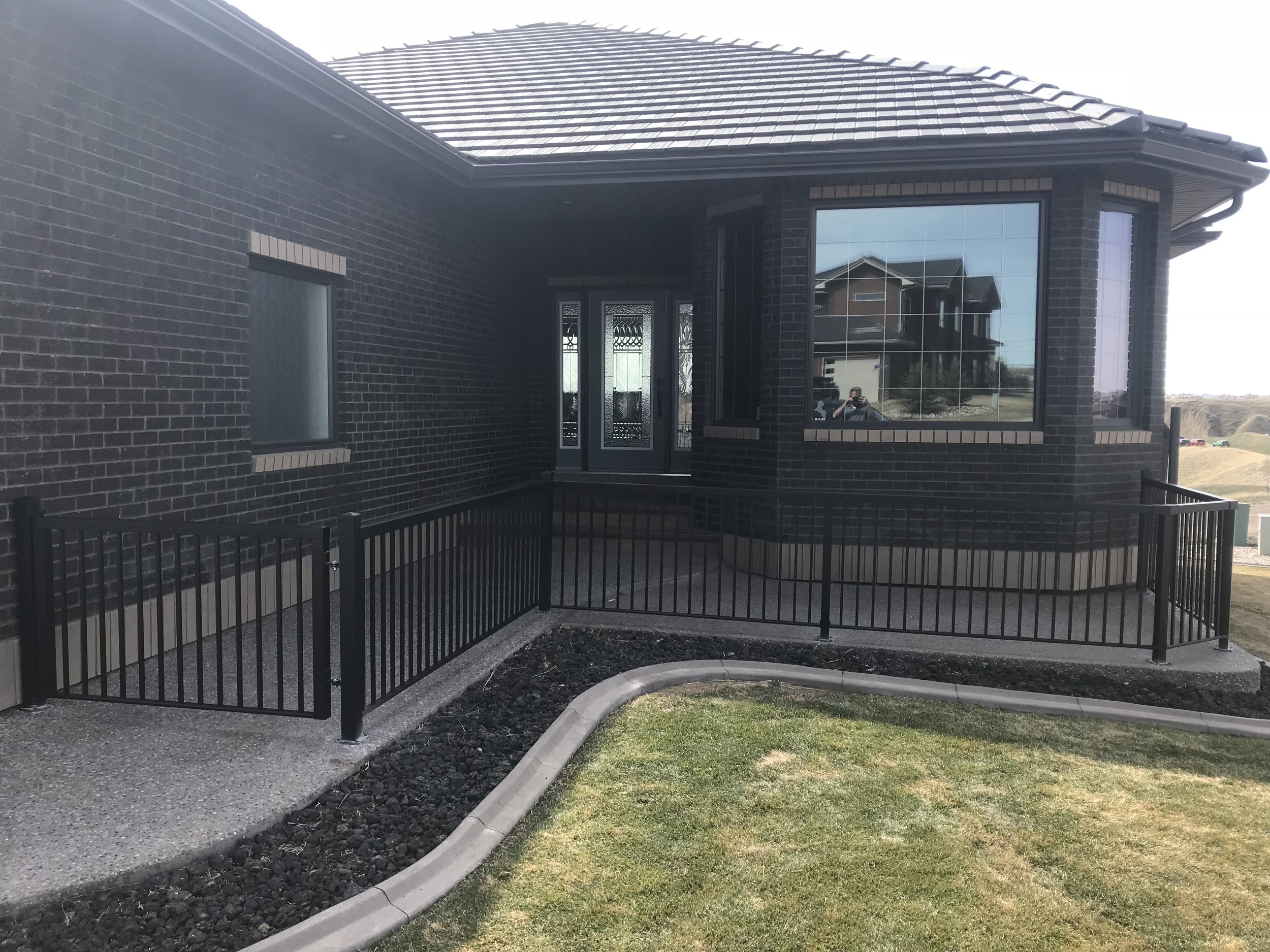 Sq top picket and gate, front entry patio 2.jpg
