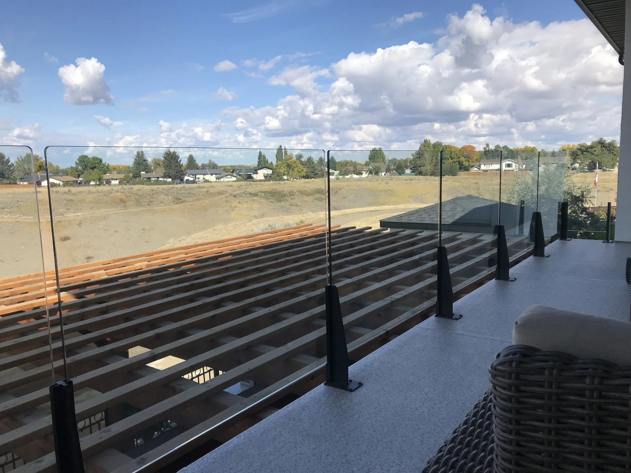 Topless glass rail 10mm, short posts 2.jpg
