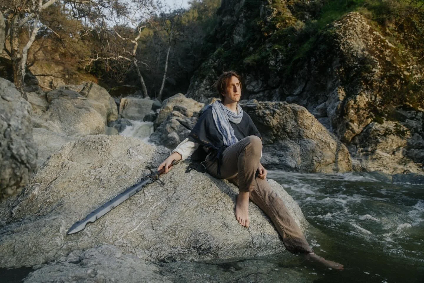 This first frame is my favorite from my shoot with @josephlangleyauthor capturing his character for @twinmasklarp ⚔️

Next game is this weekend and I couldn&rsquo;t be more hyped ✨

Styling assistant: @_nicolefwong 
Sword: @epicarmoury