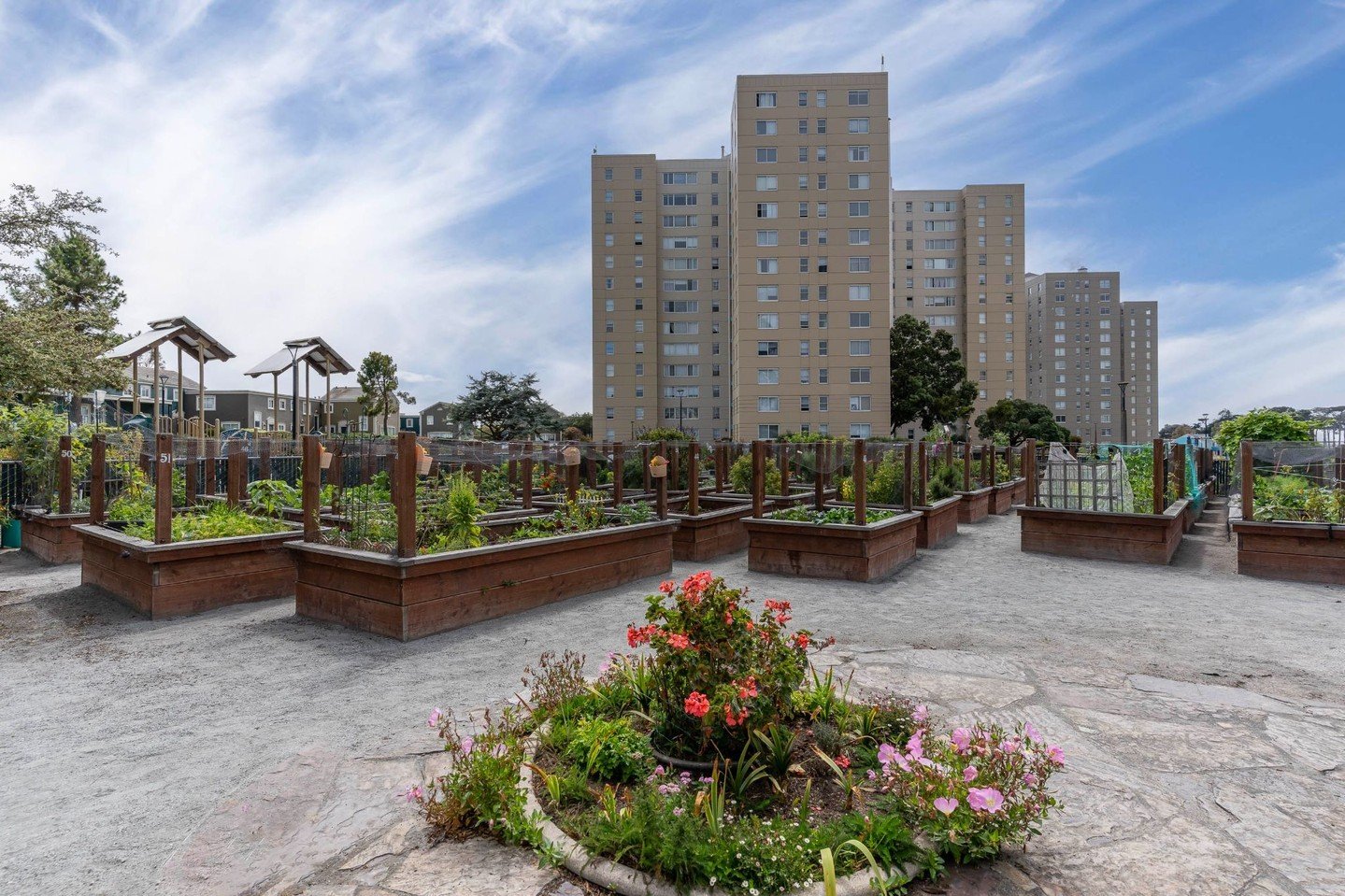 We are already thinking about all the fresh produce and stunning florals that will fill the community garden at #Pakrmerced this spring 🌿

Here are some of our favorite fall planting recommendations to get a head start on your April harvest:

🌞 Ama