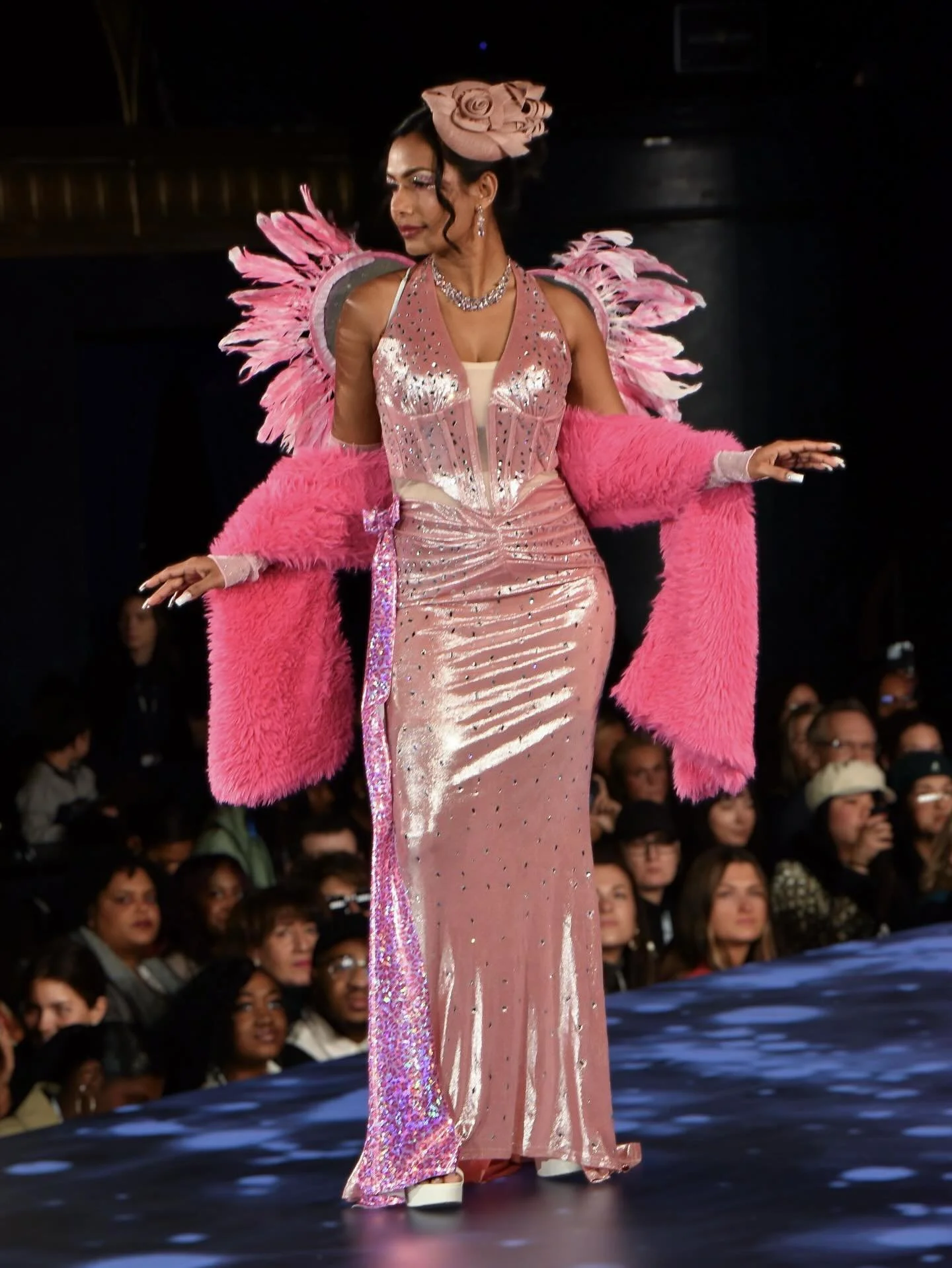 Part two of @paroma_a_la_mode at NYFW 💎💖
@runway7fashion 
#runway7fashion #newyorkfashionweek #nyfw #paromaalamode #runway7