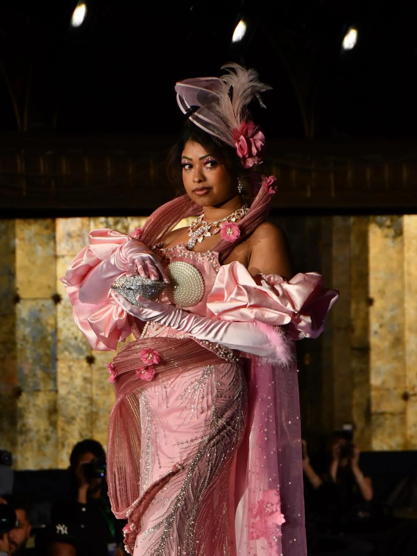 Part one of @paroma_a_la_mode at NYFW 💎💖
@runway7fashion 
#runway7fashion #newyorkfashionweek #nyfw #paromaalamode #runway7