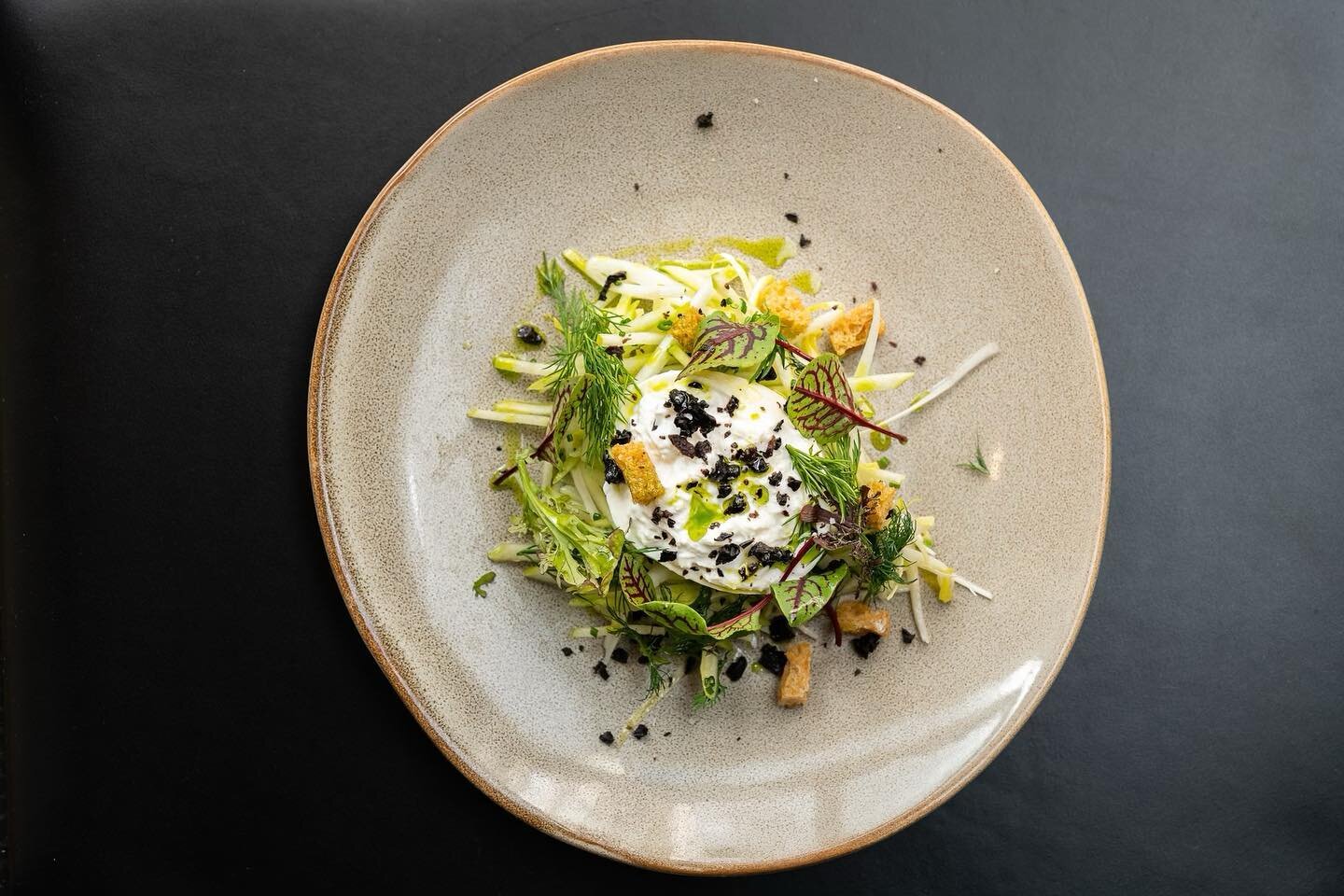 Burrata salad @asteridla with green apples and olive.