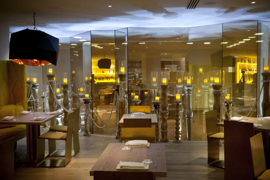 10-Inside-entrance-aa3ecd56.jpg