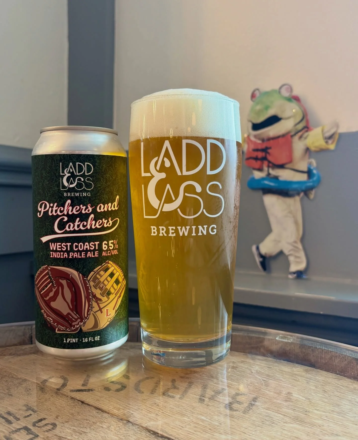 NEW (Humpy-approved) RELEASE!

Pitcher &amp; Catchers
West Coast IPA / 6.5% ABV

This West Coast IPA features an all-star roster of big leaguers that includes Cryo Simcoe, Citra, and future Hall of Famer Centennial. This grand slam of a fruit-forward