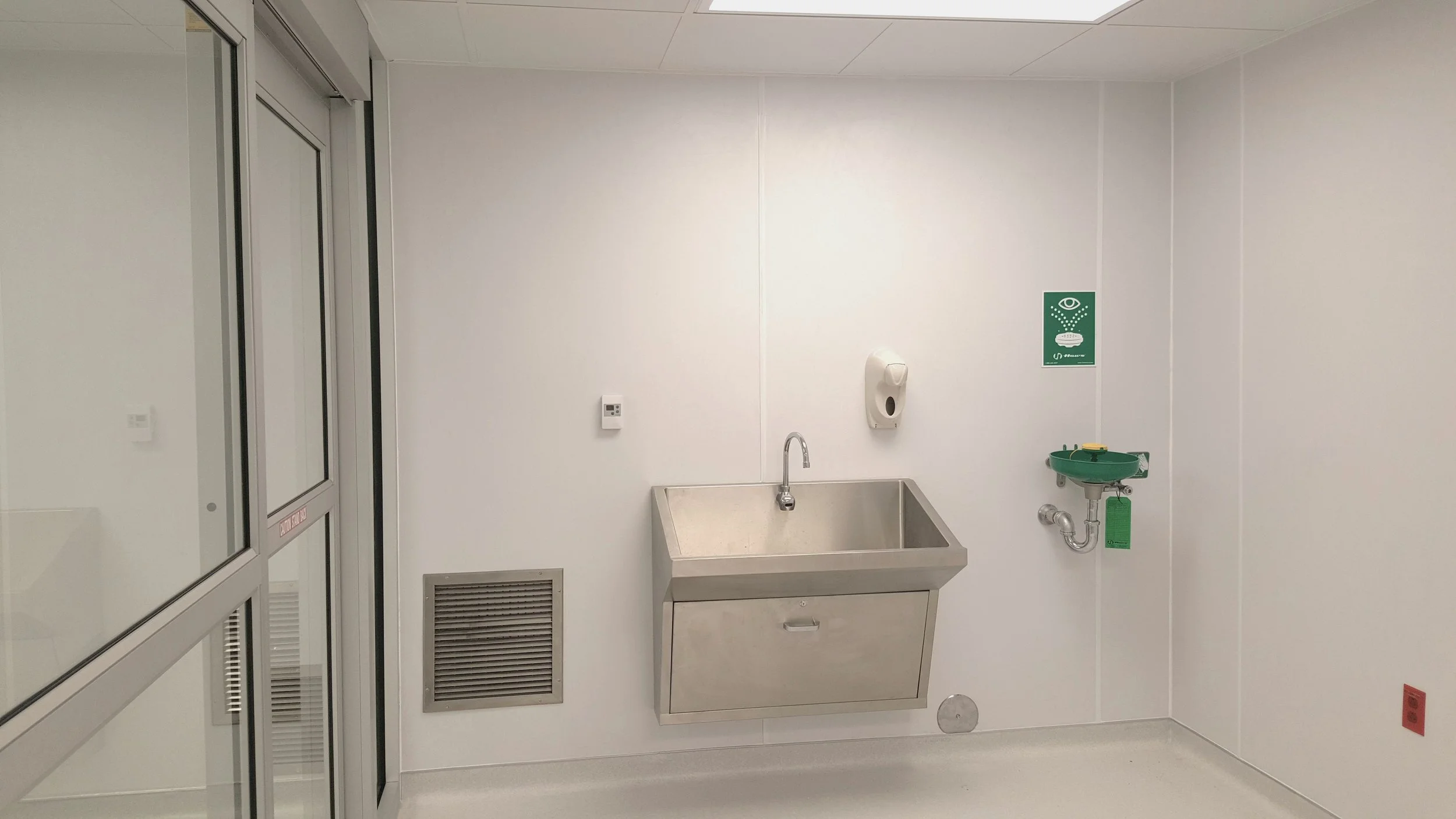  Pharmacy Compliance (Clean room) 