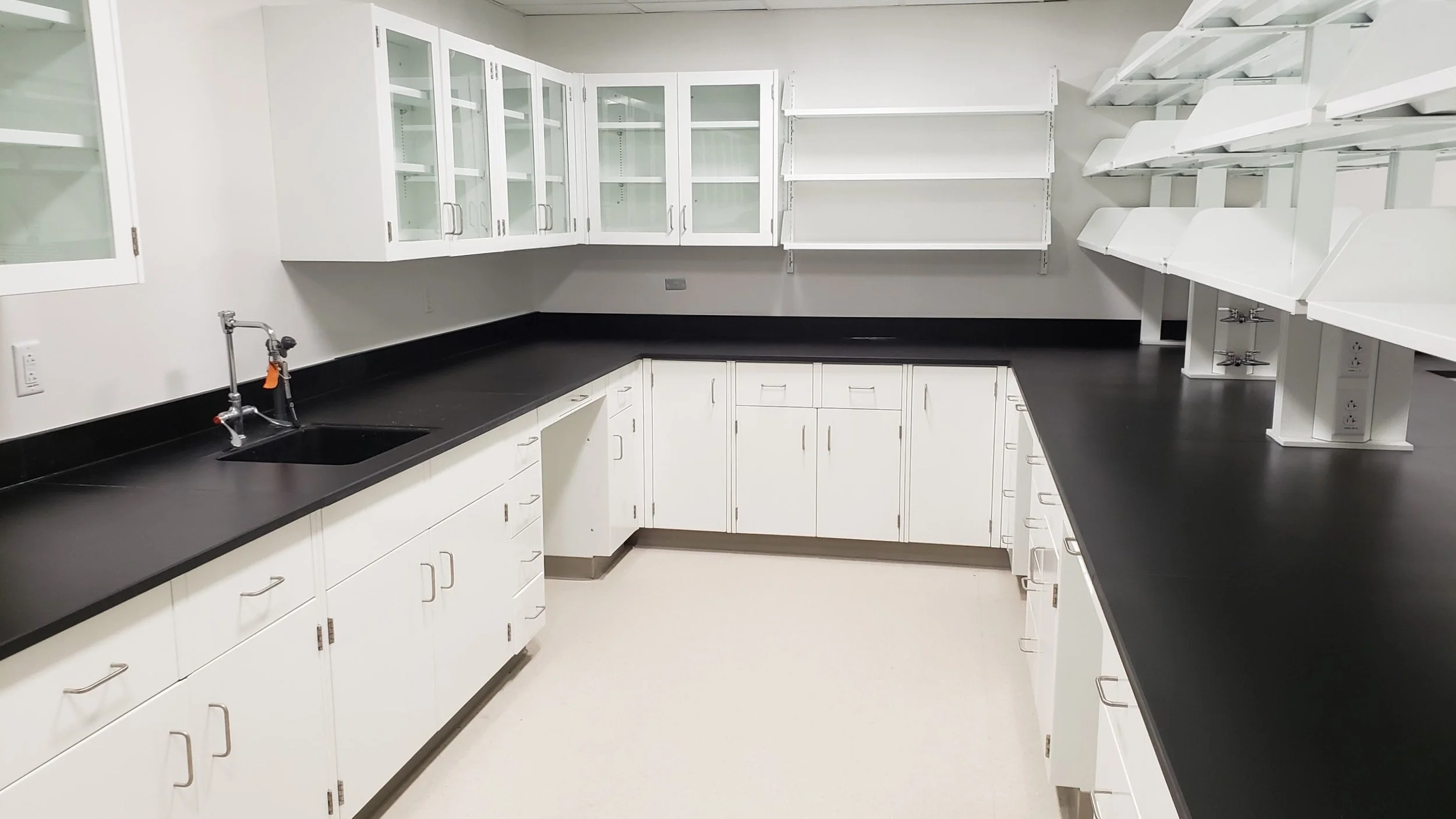 Project area: 847 sf.
