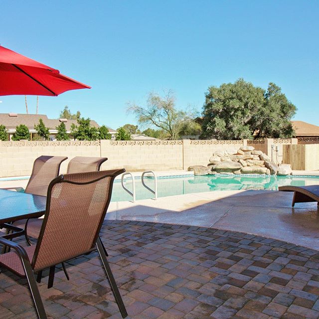 Newest Client Home Added To Airbnb! Summertime relaxation &amp; drinks poolside. Hosted by @scottsdalehouses @scottsdalebachparty #investeprenuer #AgentK #realtor #invest #remodel #openconcept #renovation #home #homedecor #modern #luxurylifestyle #lu