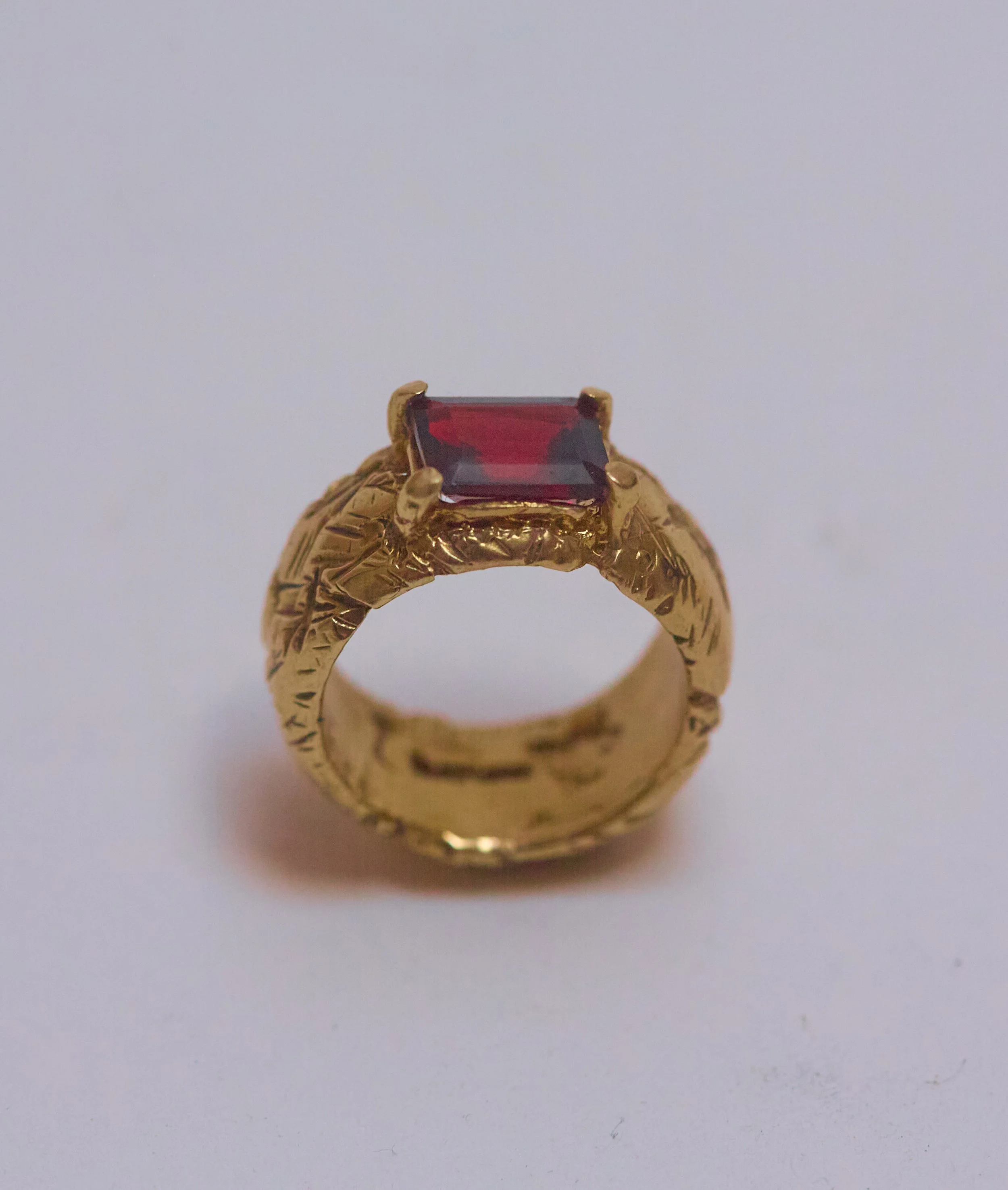 LINEAGE RING